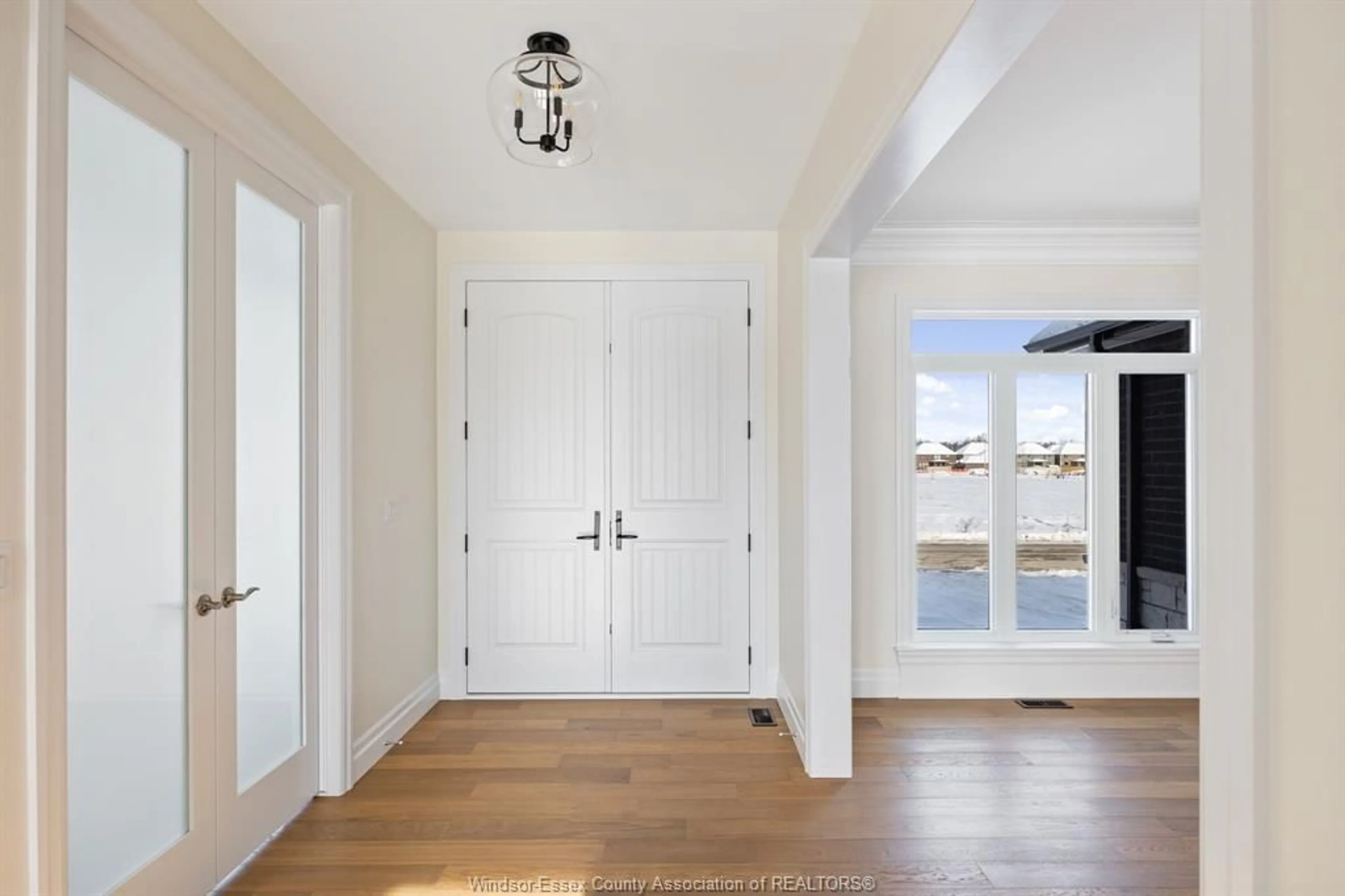 Indoor entryway for 569 HOLBURN St, Windsor Ontario N8X 0A3