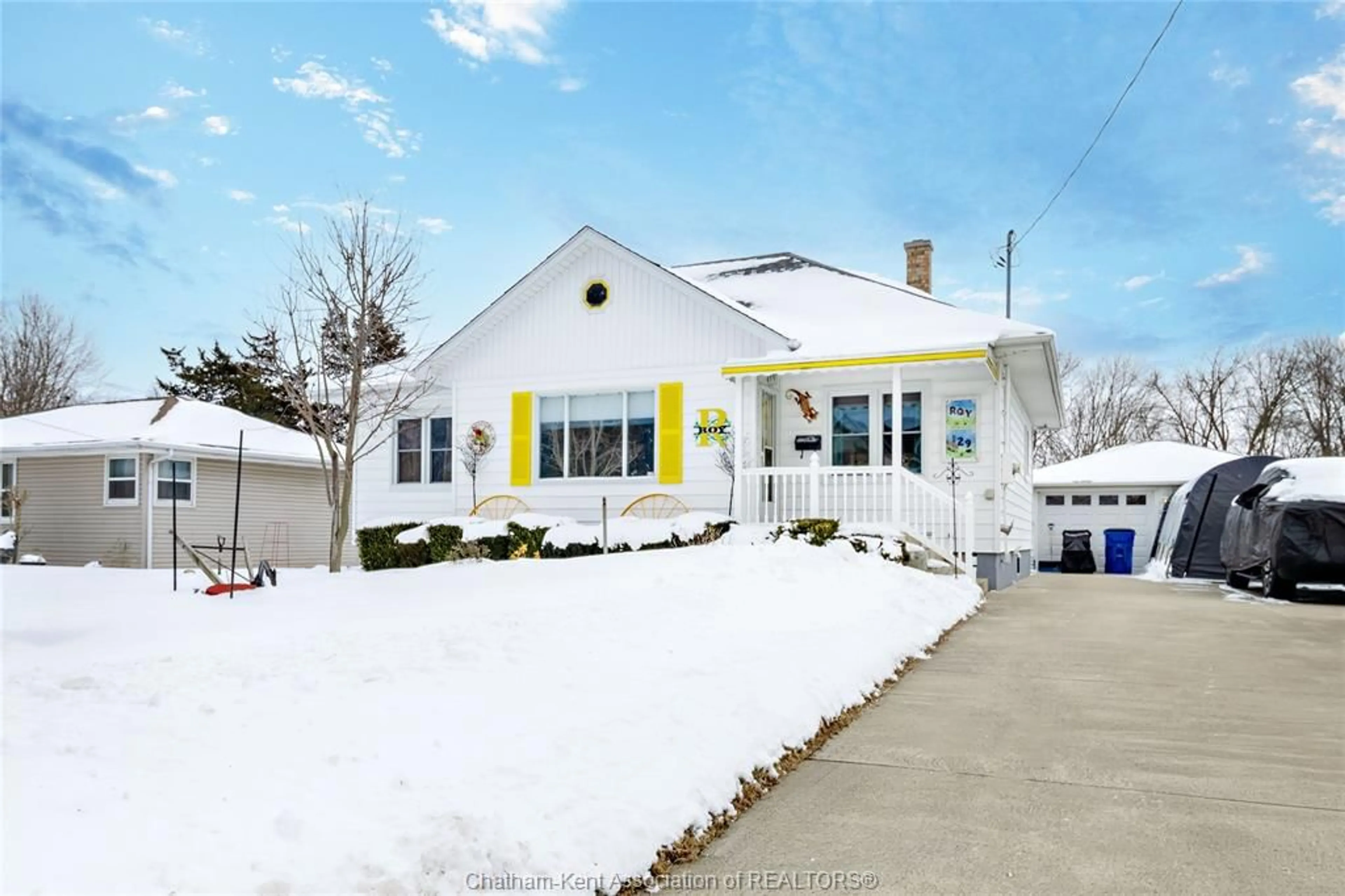 Home with vinyl exterior material, street for 129 TISSIMAN Ave, Chatham Ontario N7M 4G6