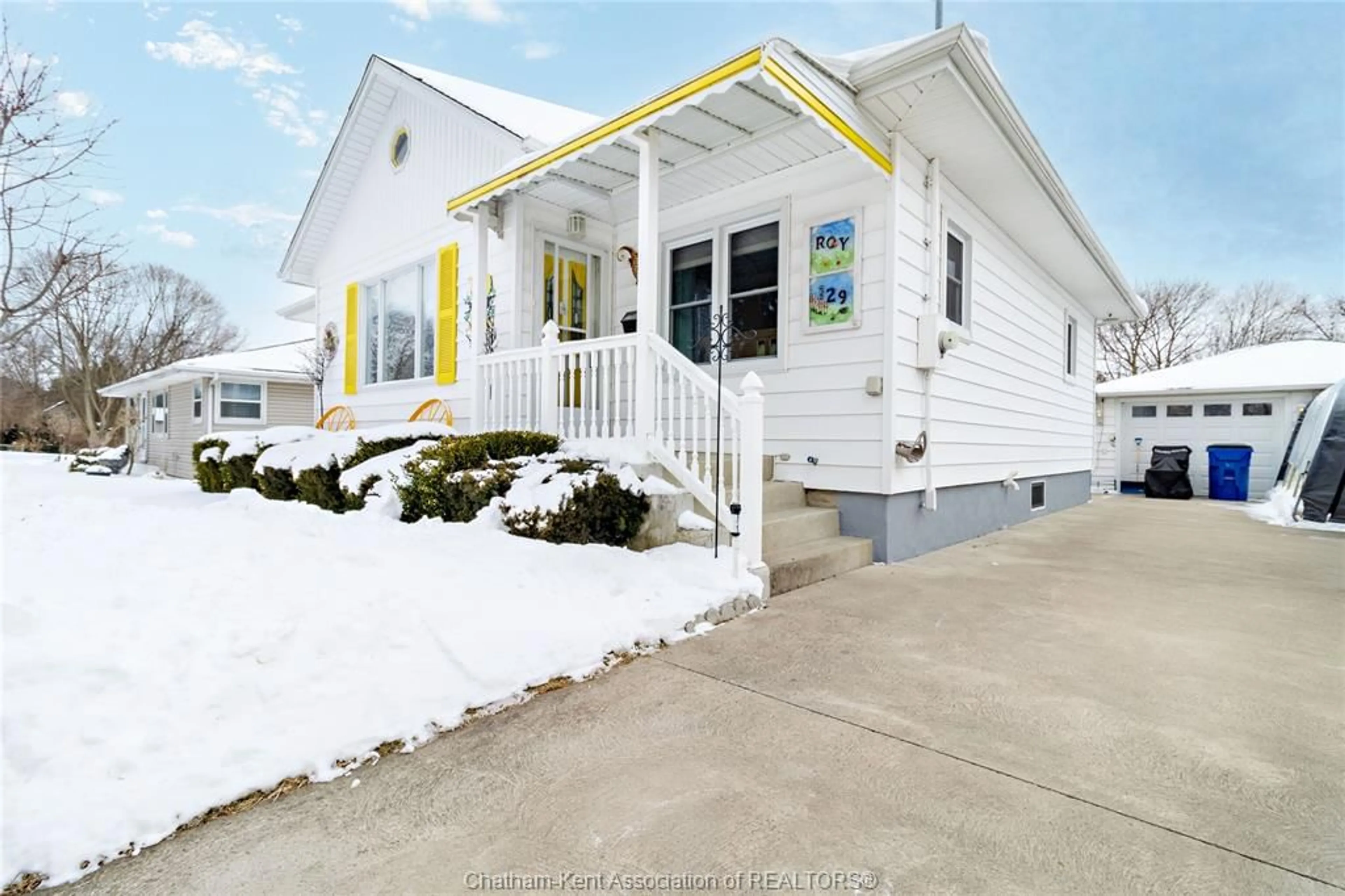 Home with vinyl exterior material, street for 129 TISSIMAN Ave, Chatham Ontario N7M 4G6