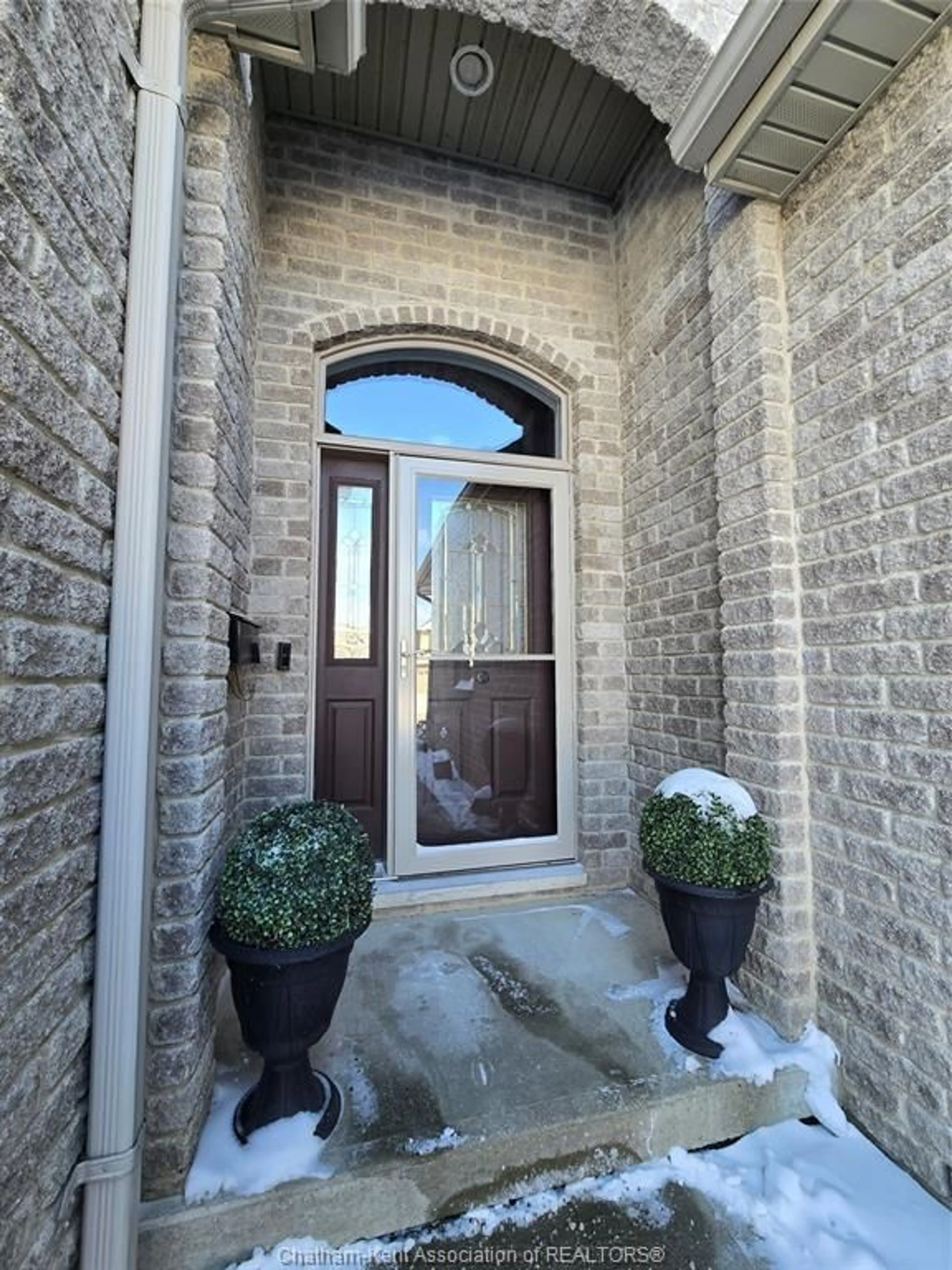 Indoor entryway for 60 ENCLAVE Pl, Chatham Ontario N7L 5R8
