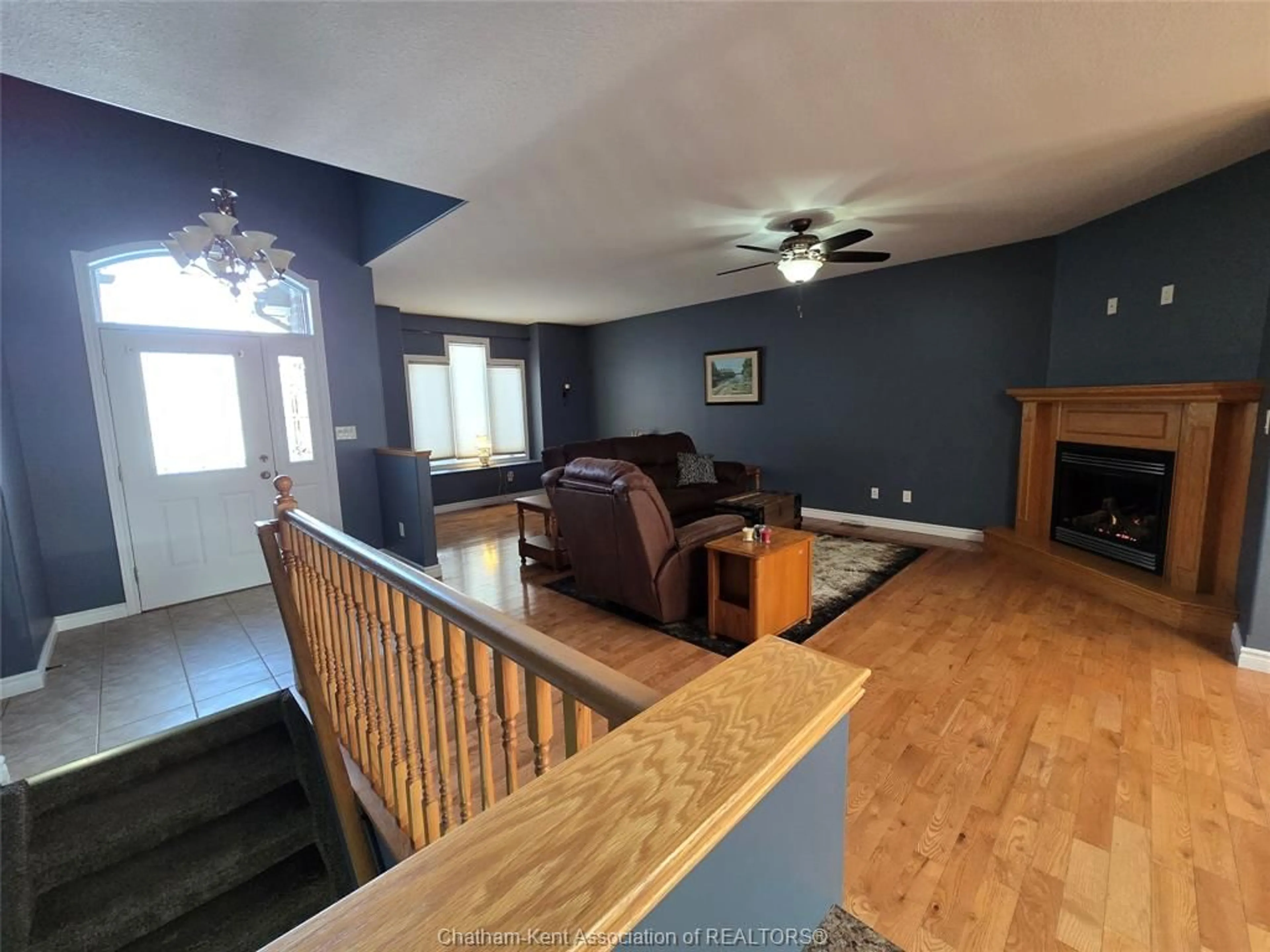 Living room with furniture, wood/laminate floor for 60 ENCLAVE Pl, Chatham Ontario N7L 5R8