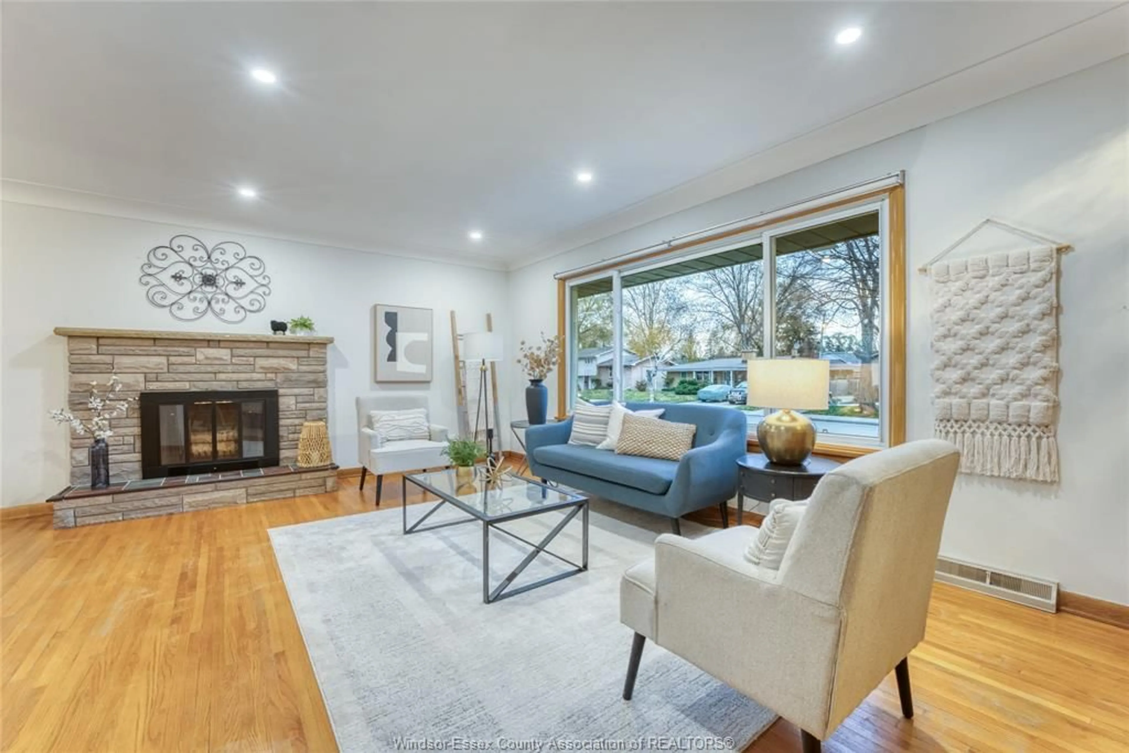 Living room with furniture, unknown for 1053 VIRGINIA Ave, Windsor Ontario N8S 2Y6