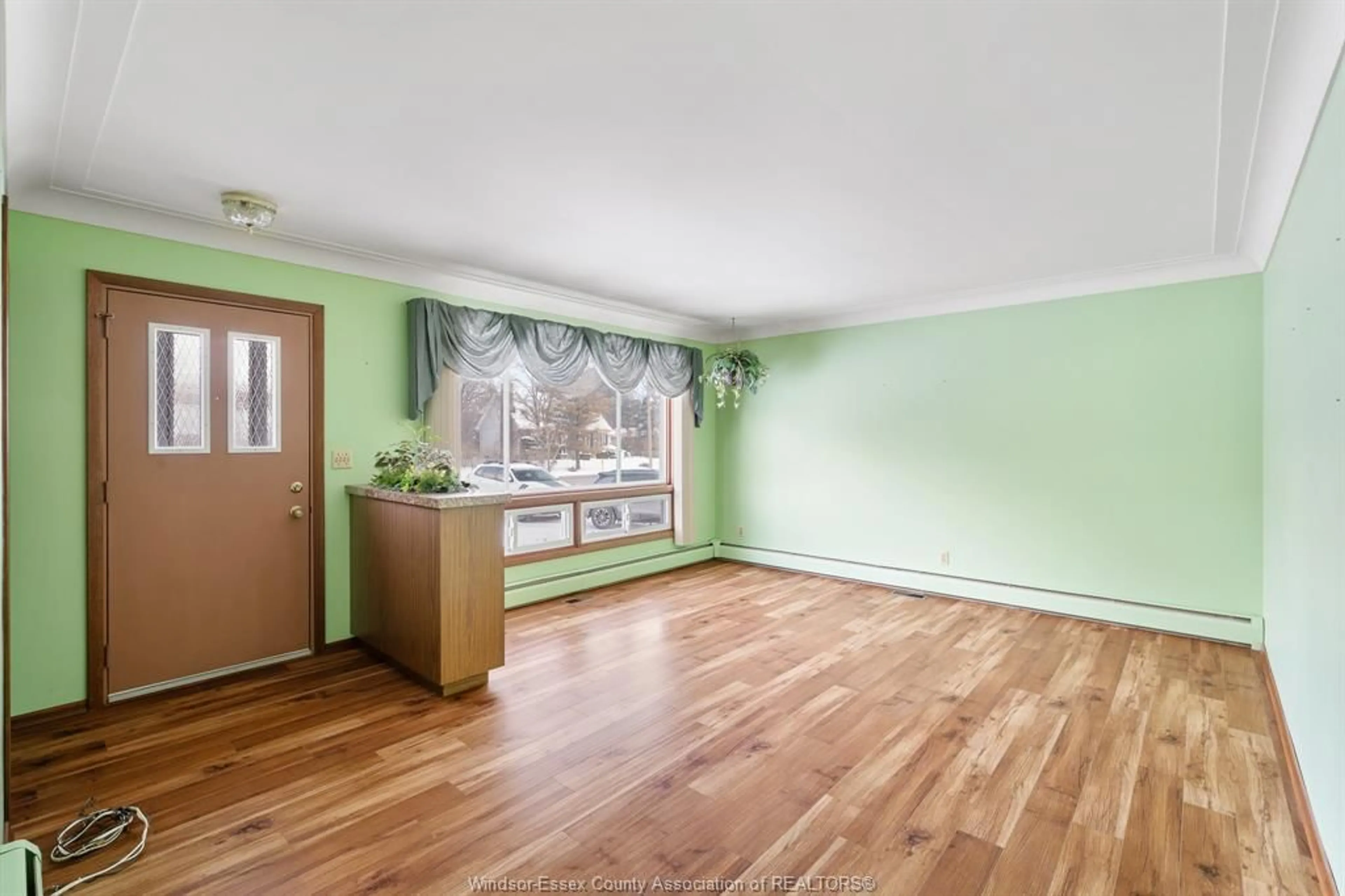 A pic of a room for 9520 Malden Rd, LaSalle Ontario N9J 2W2