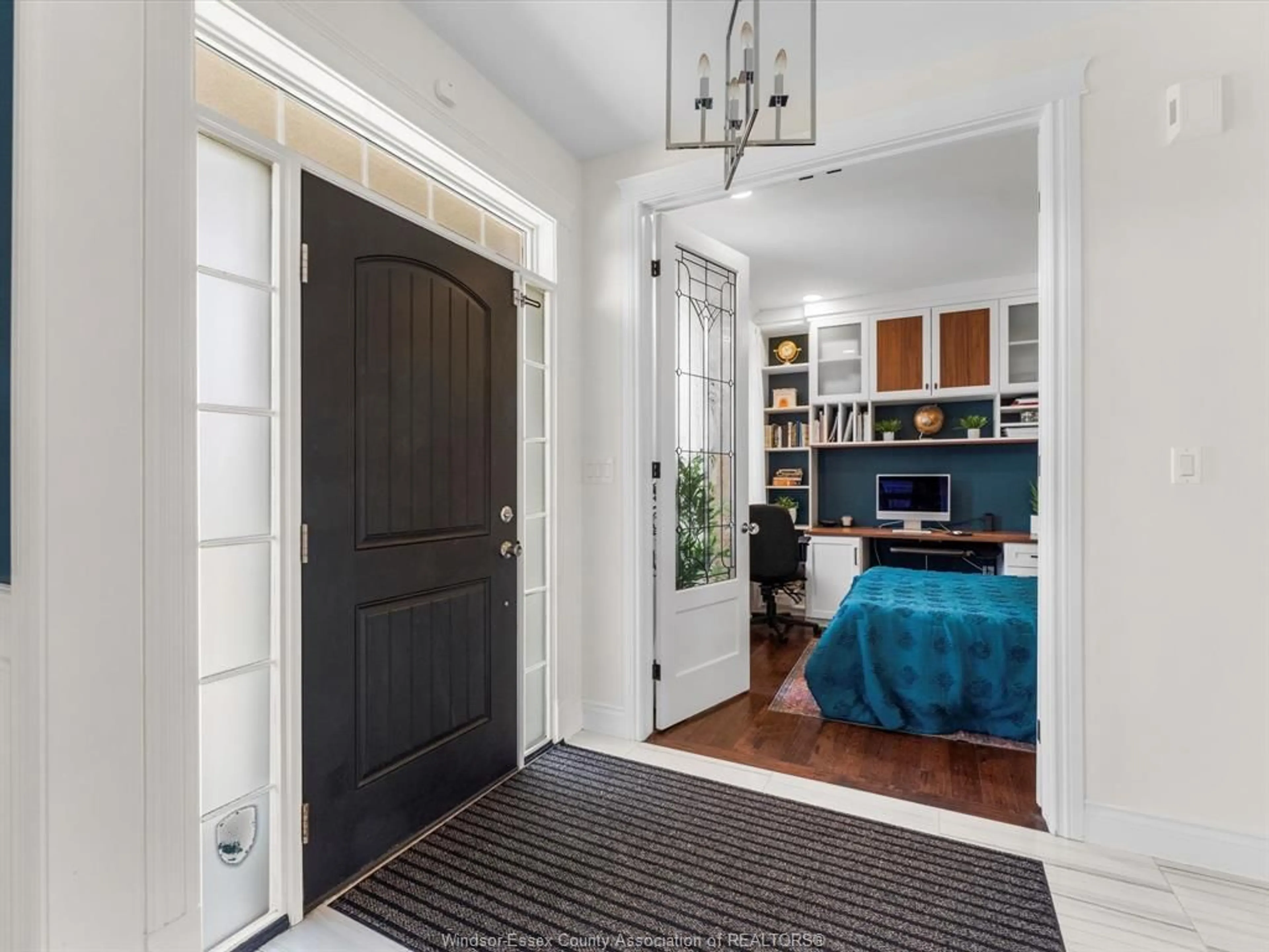 Indoor entryway for 1133 REGENCY, Lakeshore Ontario N0R 1A0