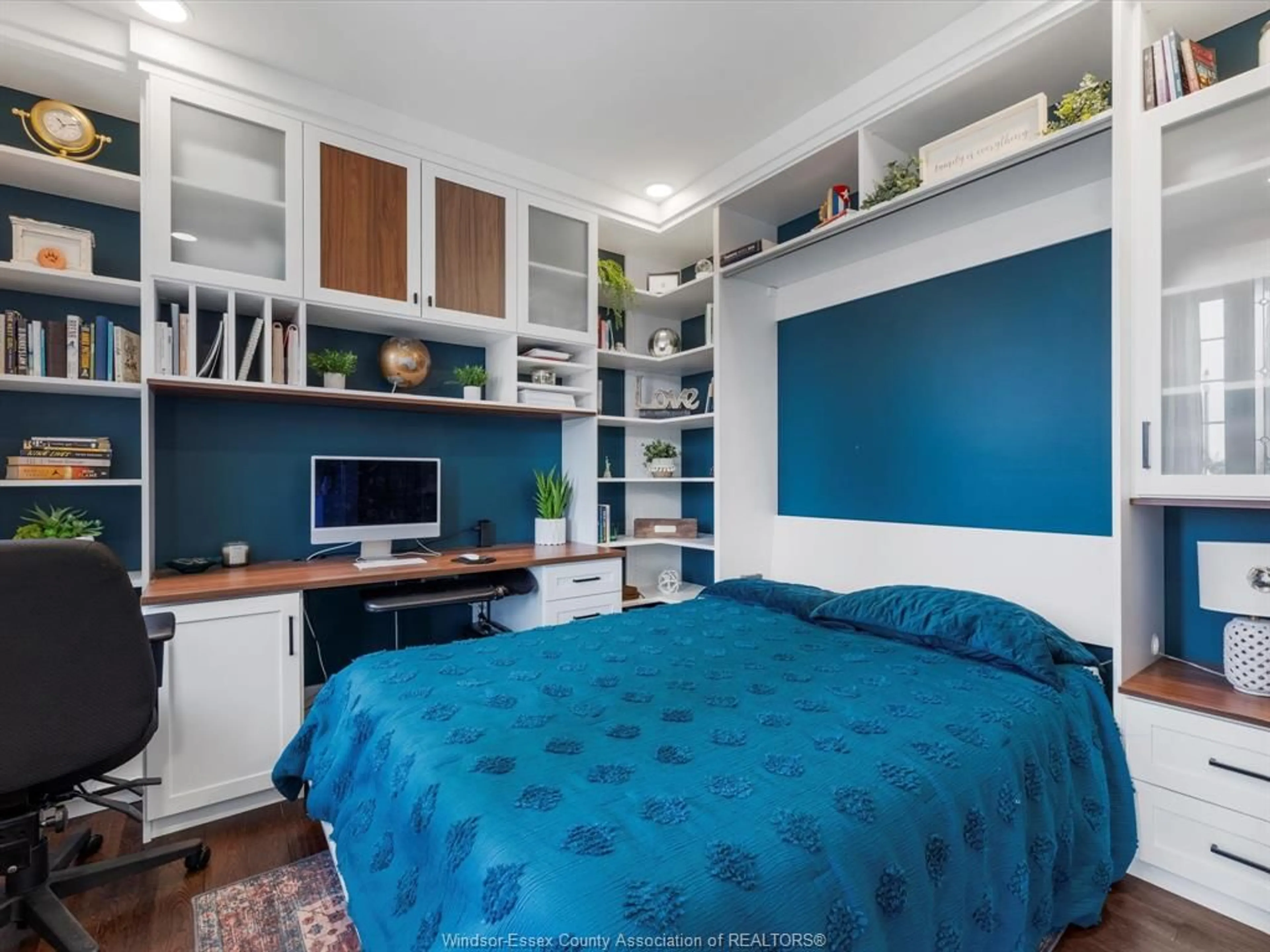 Bedroom with bed, wood/laminate floor for 1133 REGENCY, Lakeshore Ontario N0R 1A0