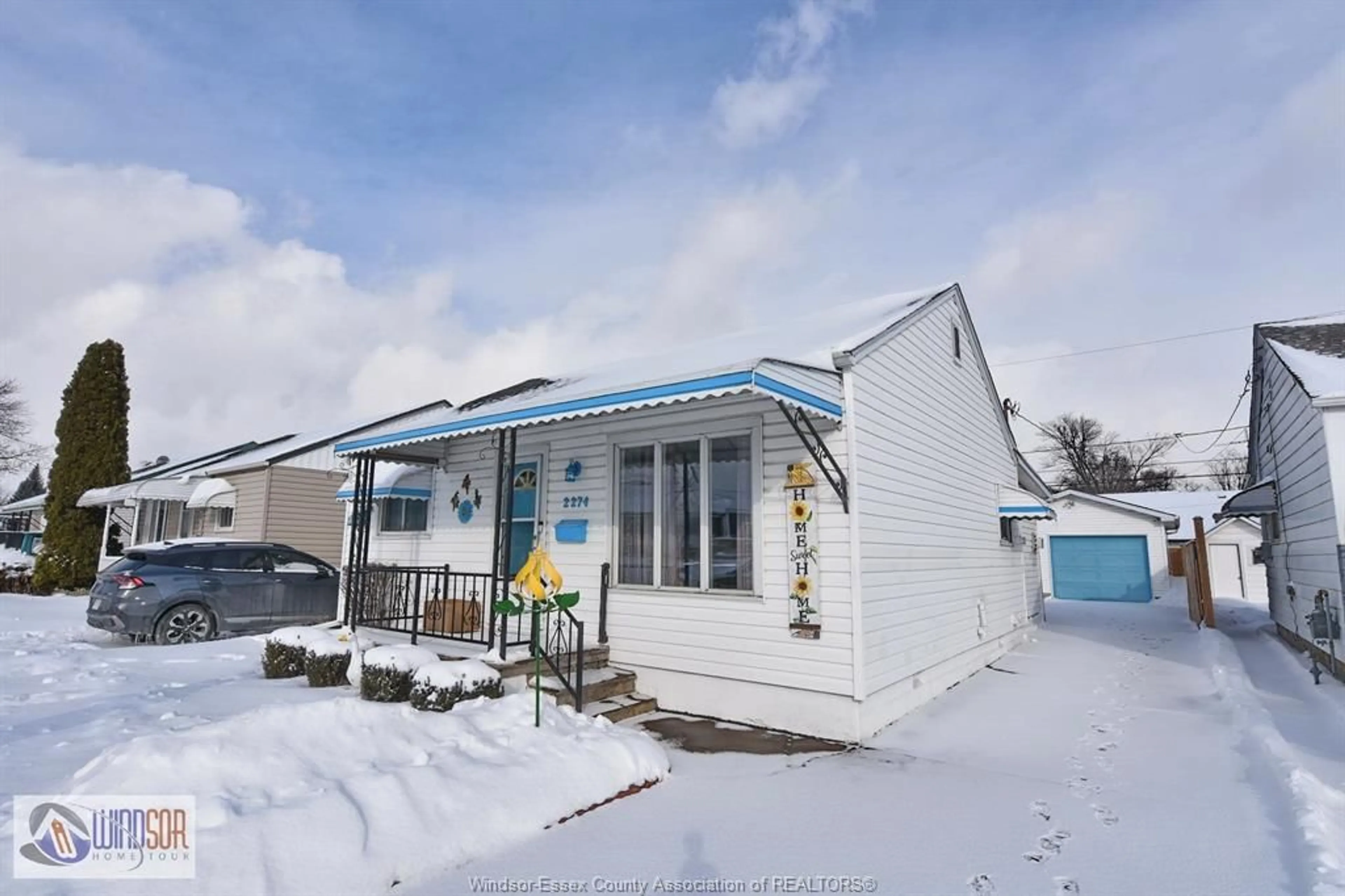 A pic from outside/outdoor area/front of a property/back of a property/a pic from drone, building for 2274 MARENTETTE Ave, Windsor Ontario N8W 2C1