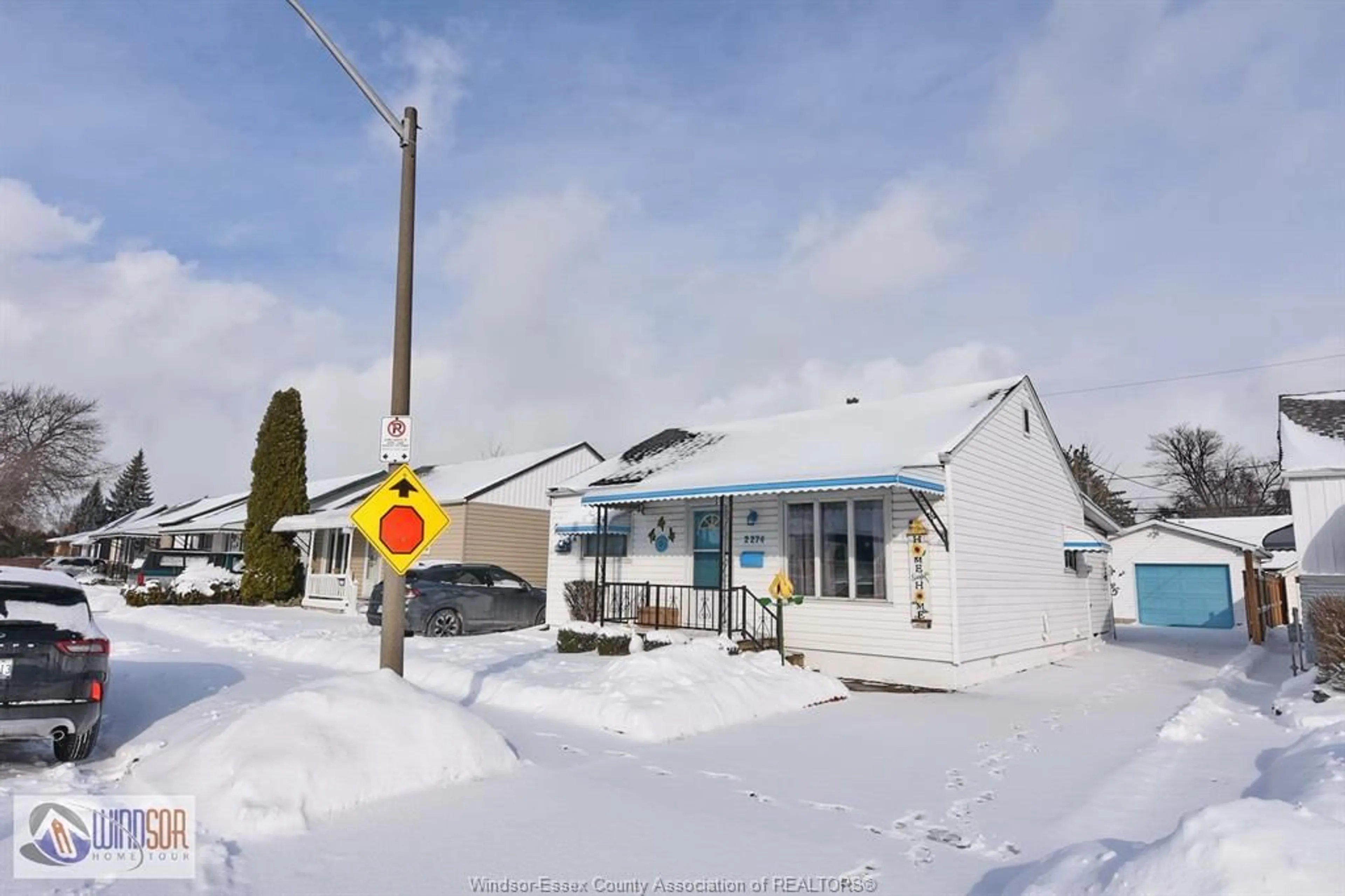 A pic from outside/outdoor area/front of a property/back of a property/a pic from drone, street for 2274 MARENTETTE Ave, Windsor Ontario N8W 2C1