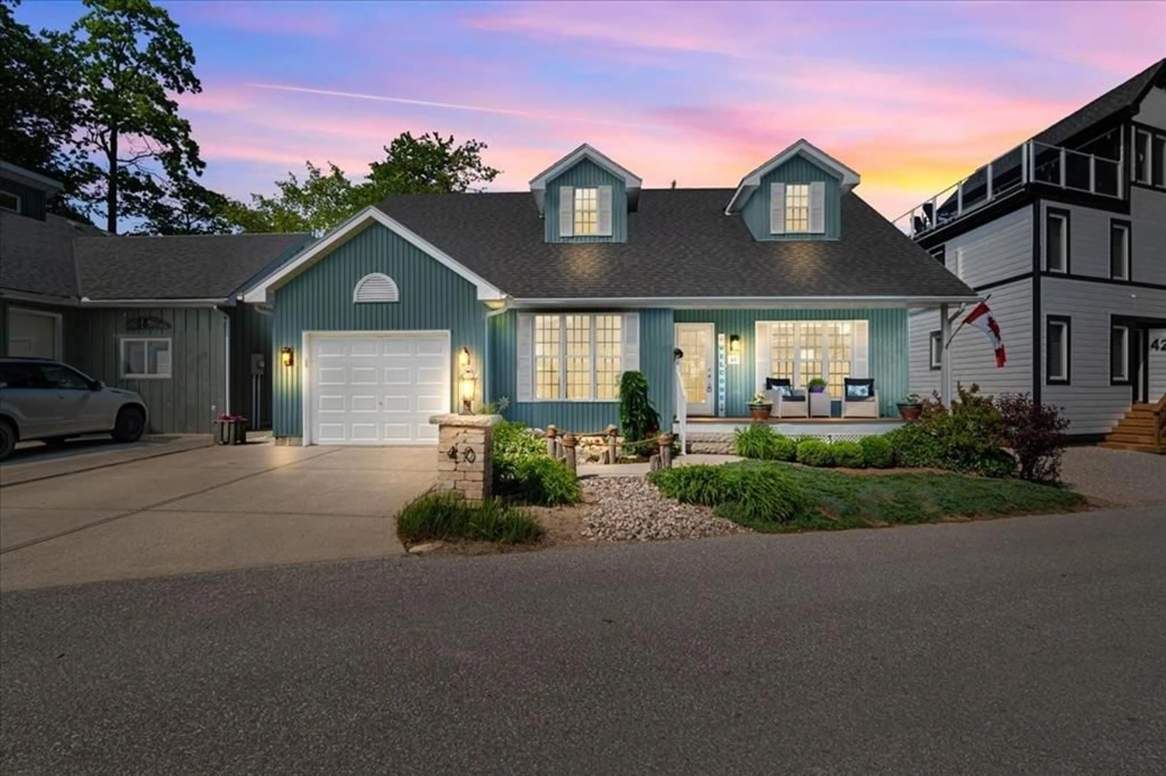 Unknown for 40 LAKESIDE Cir, Grand Bend Ontario N0M 1T0