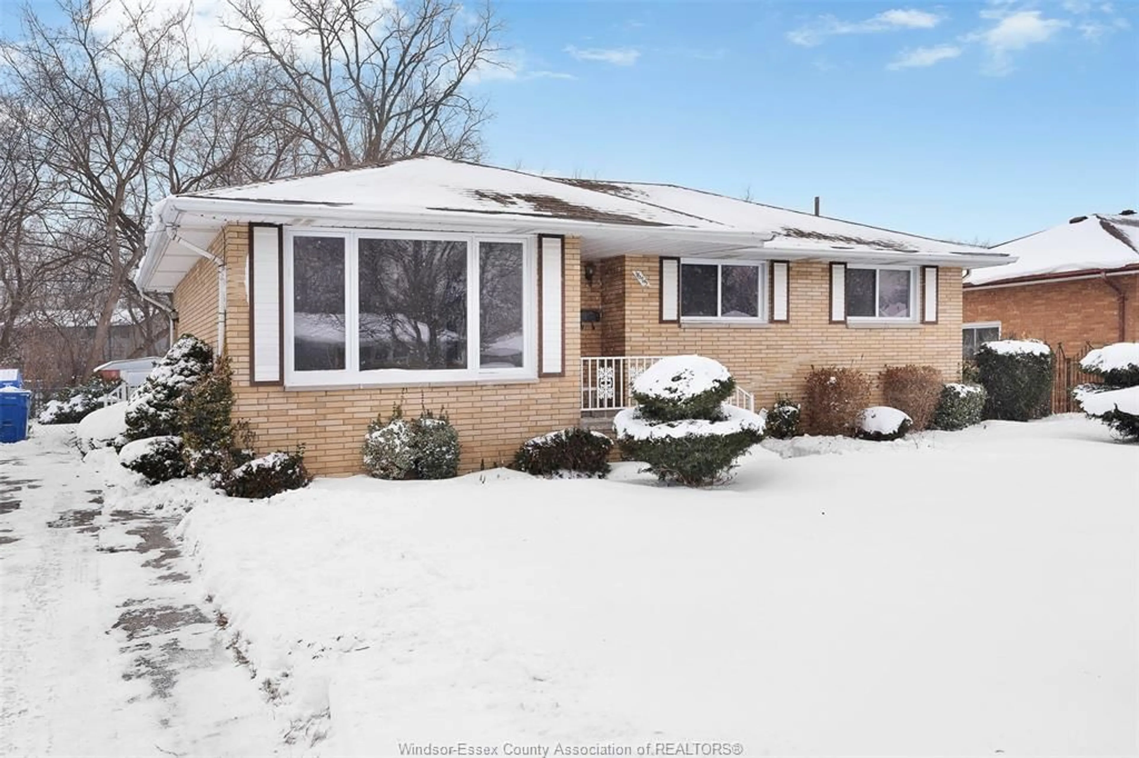 Home with vinyl exterior material, street for 1675 Campbell, Windsor Ontario N9B 2K5