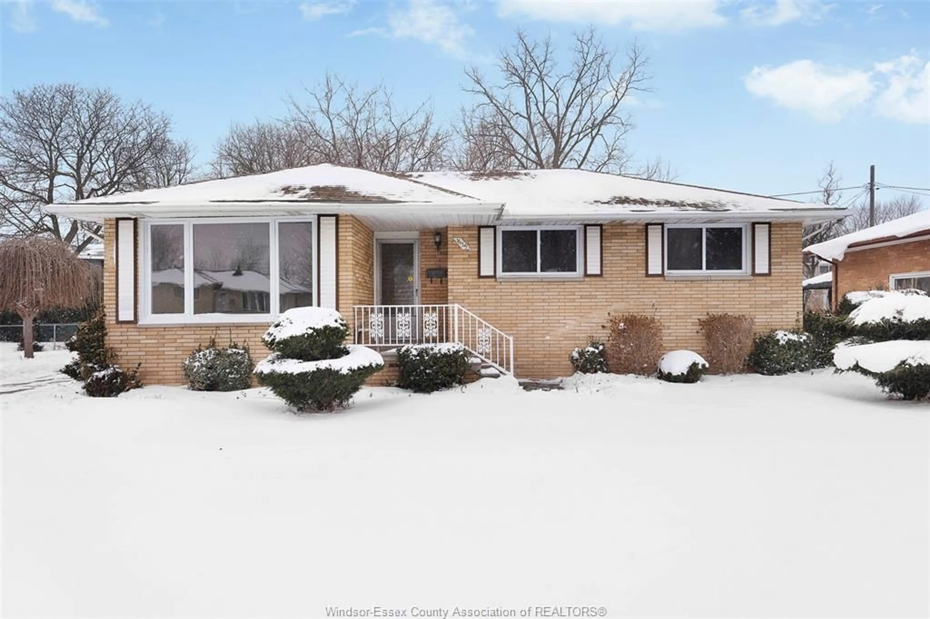 Home with vinyl exterior material, street for 1675 Campbell, Windsor Ontario N9B 2K5