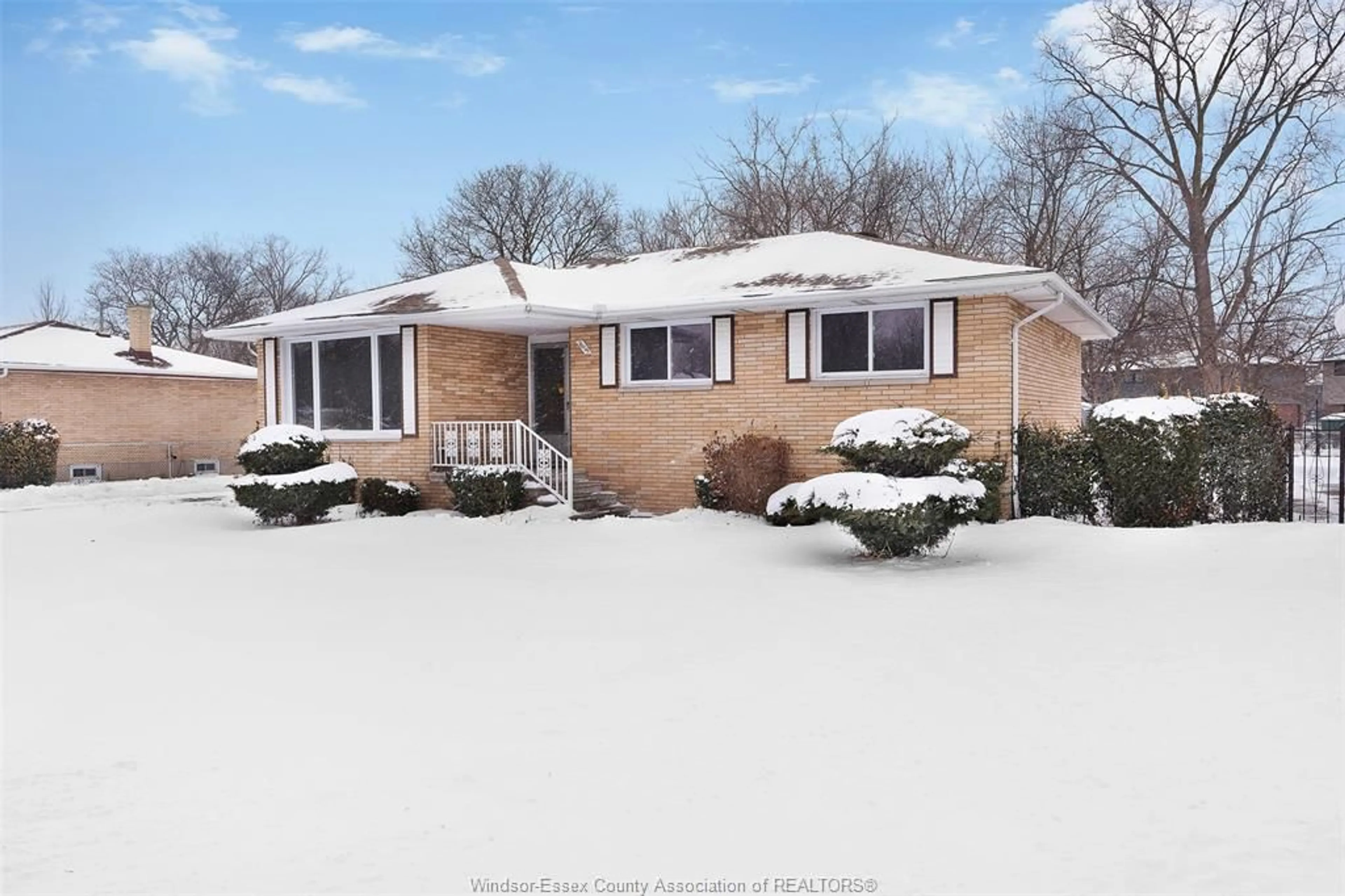 Home with vinyl exterior material, street for 1675 Campbell, Windsor Ontario N9B 2K5