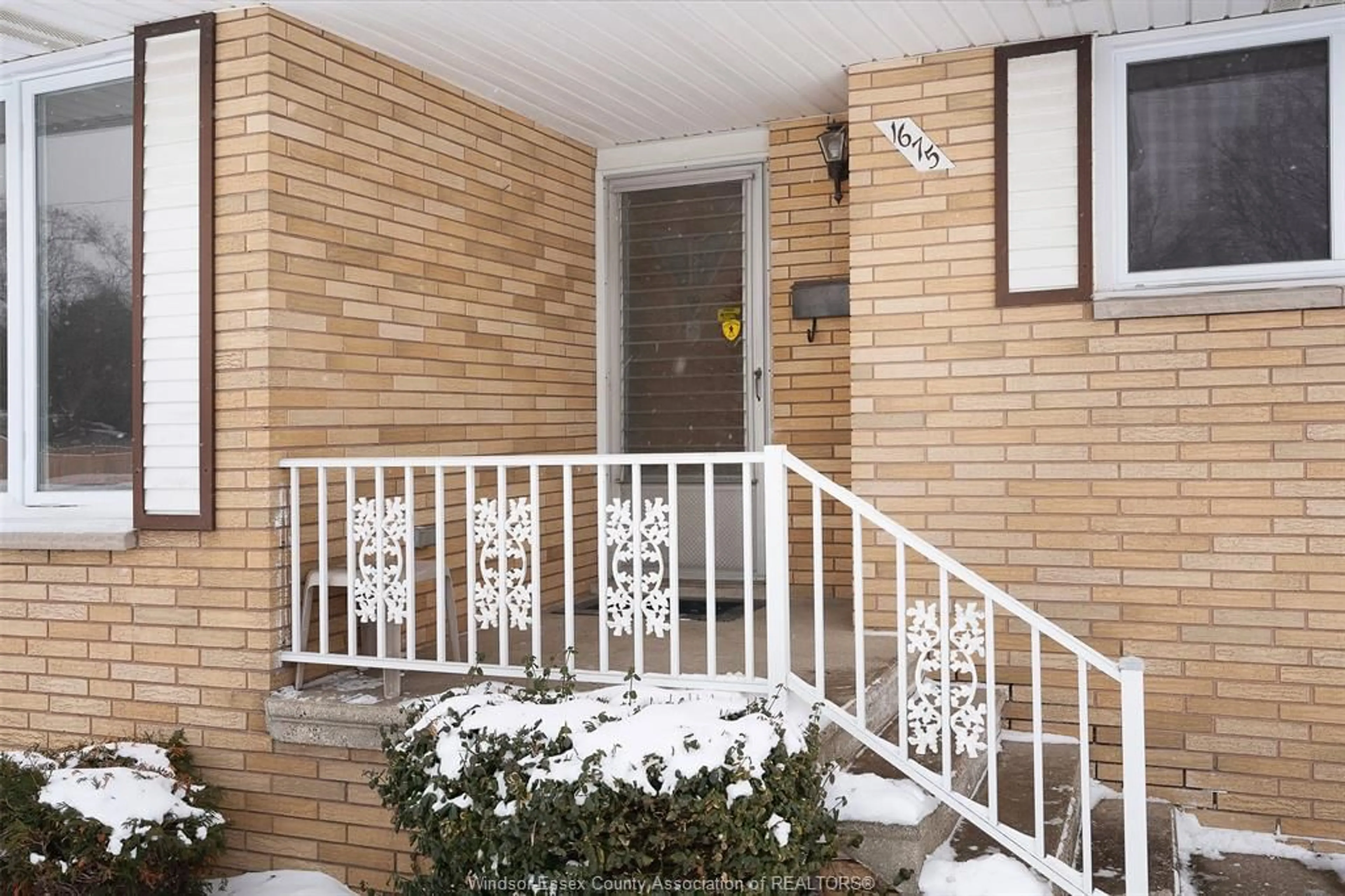 Unknown for 1675 Campbell, Windsor Ontario N9B 2K5