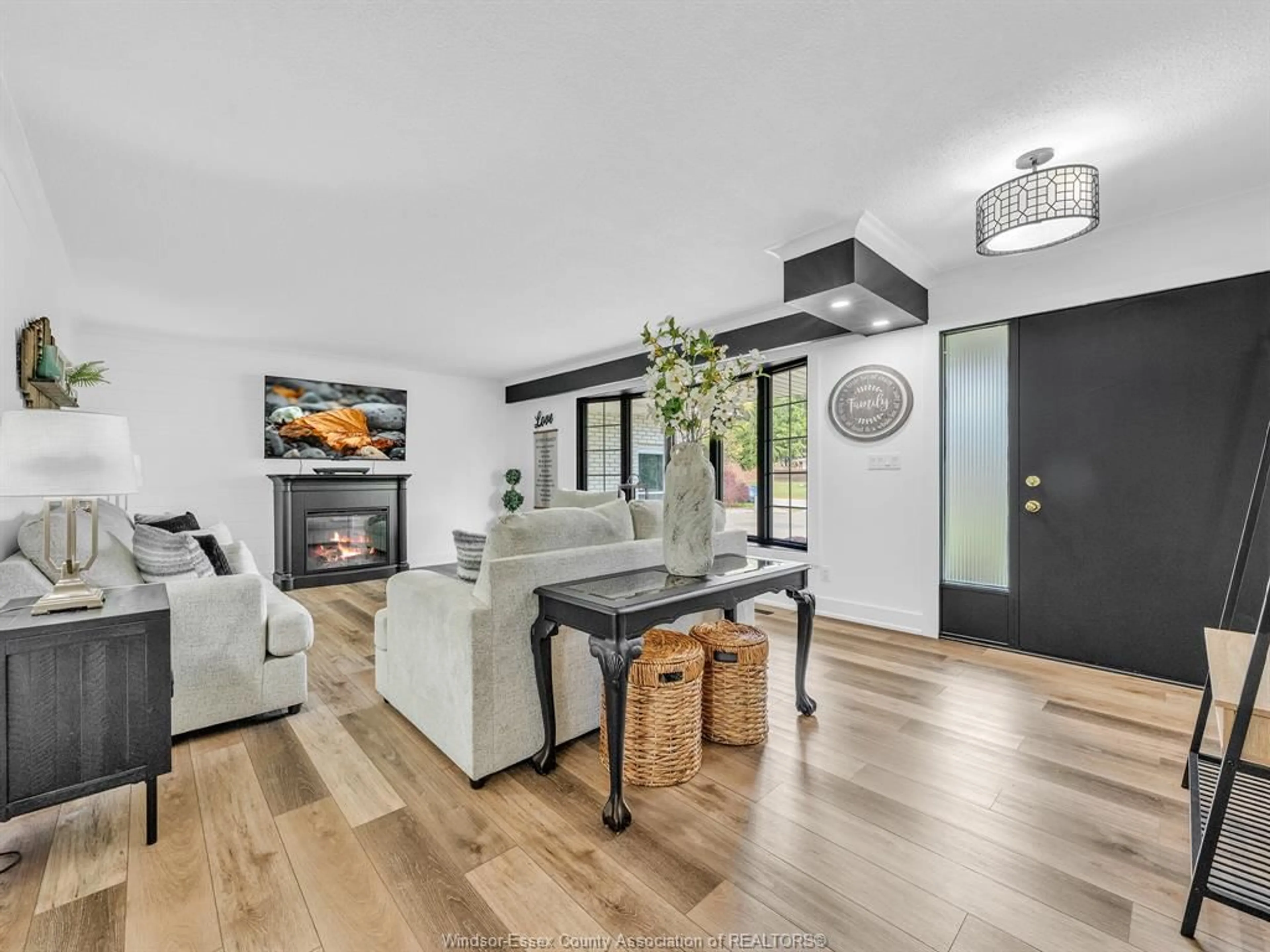 Living room with furniture, wood/laminate floor for 1367 Oxford Ave, Kingsville Ontario N9Y 2S8