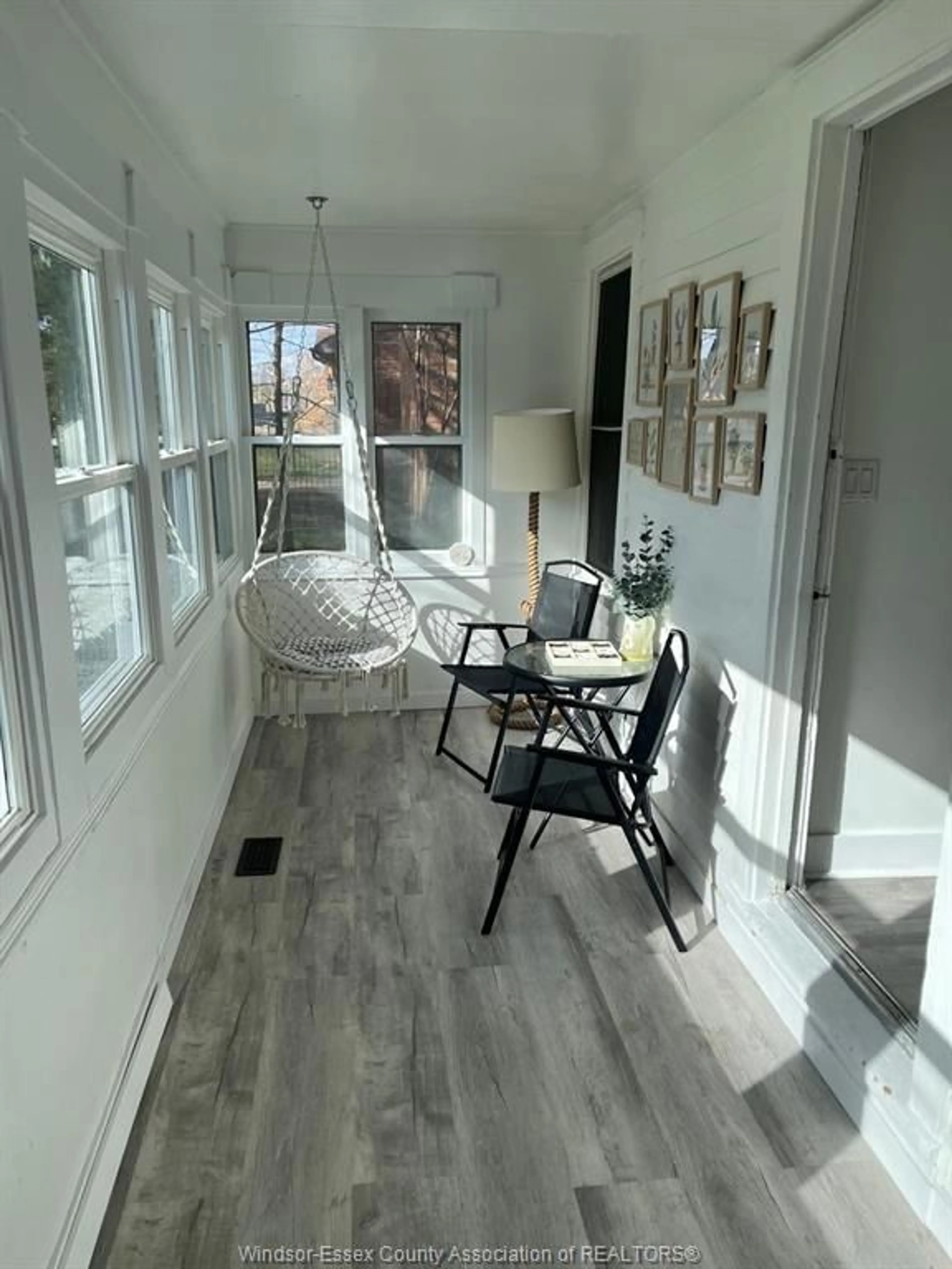 Indoor entryway for 3583 SANDWICH St, Windsor Ontario N9C 1B6