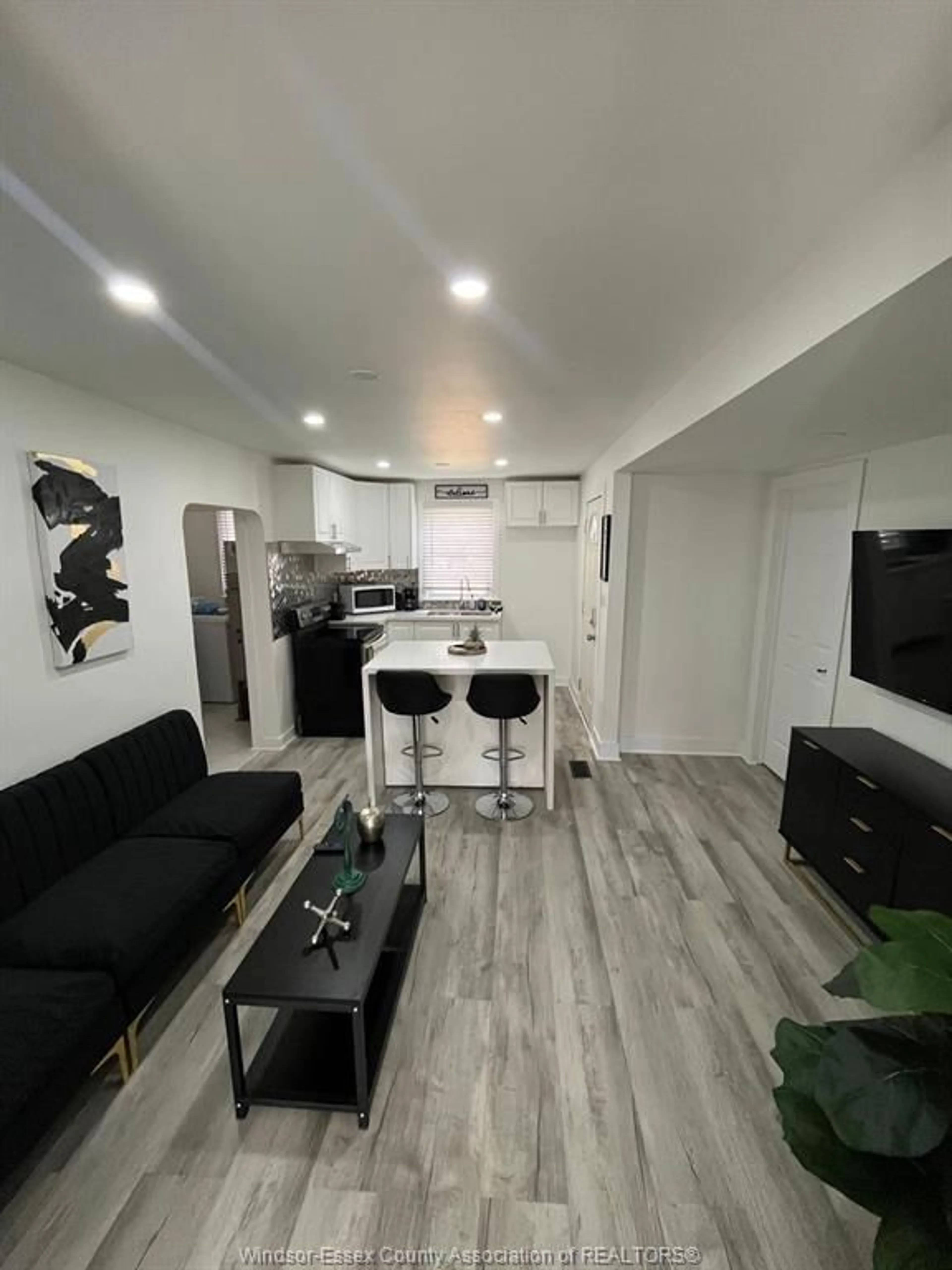 A pic of a room for 3583 SANDWICH St, Windsor Ontario N9C 1B6