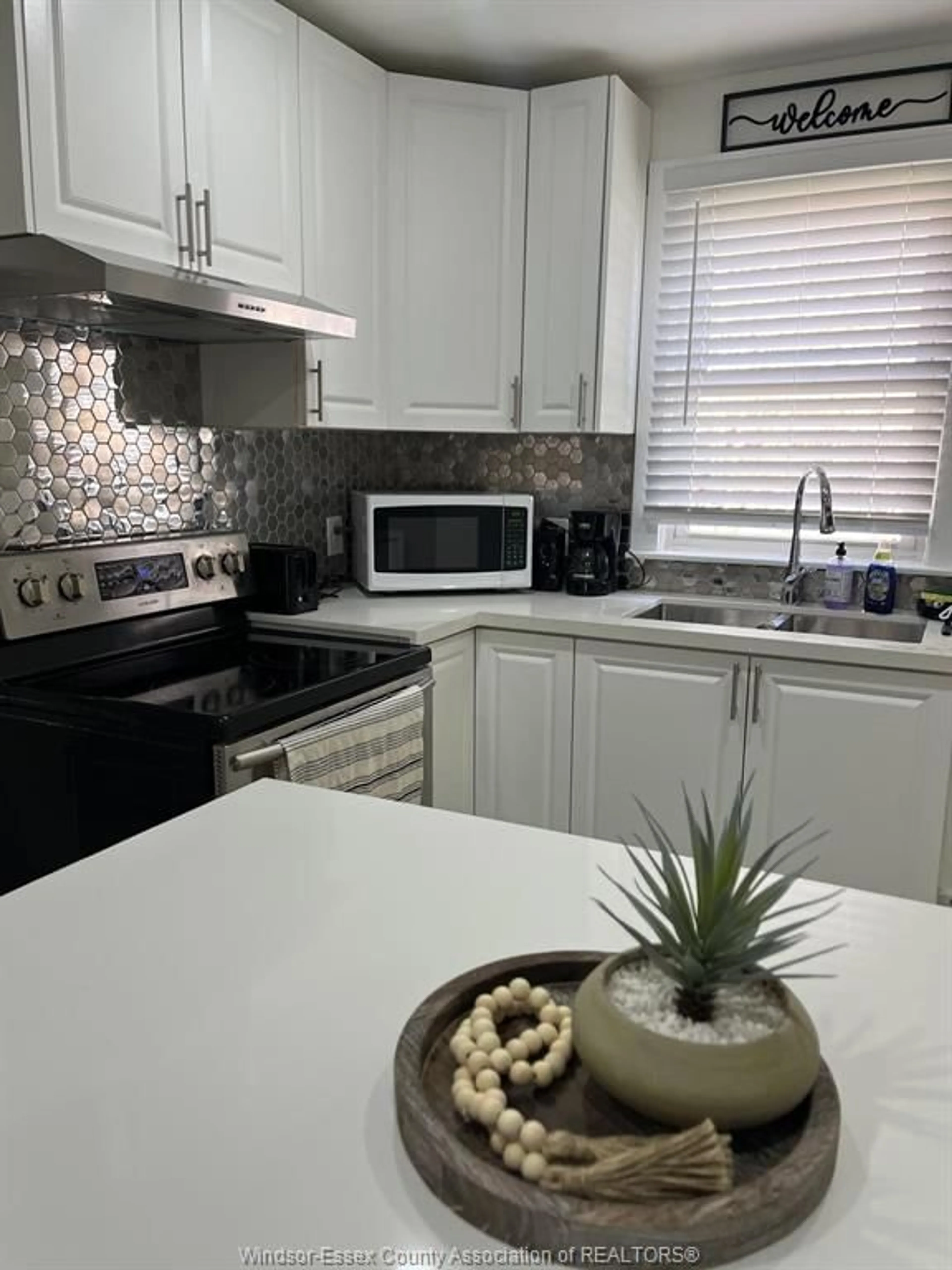 Unknown for 3583 SANDWICH St, Windsor Ontario N9C 1B6