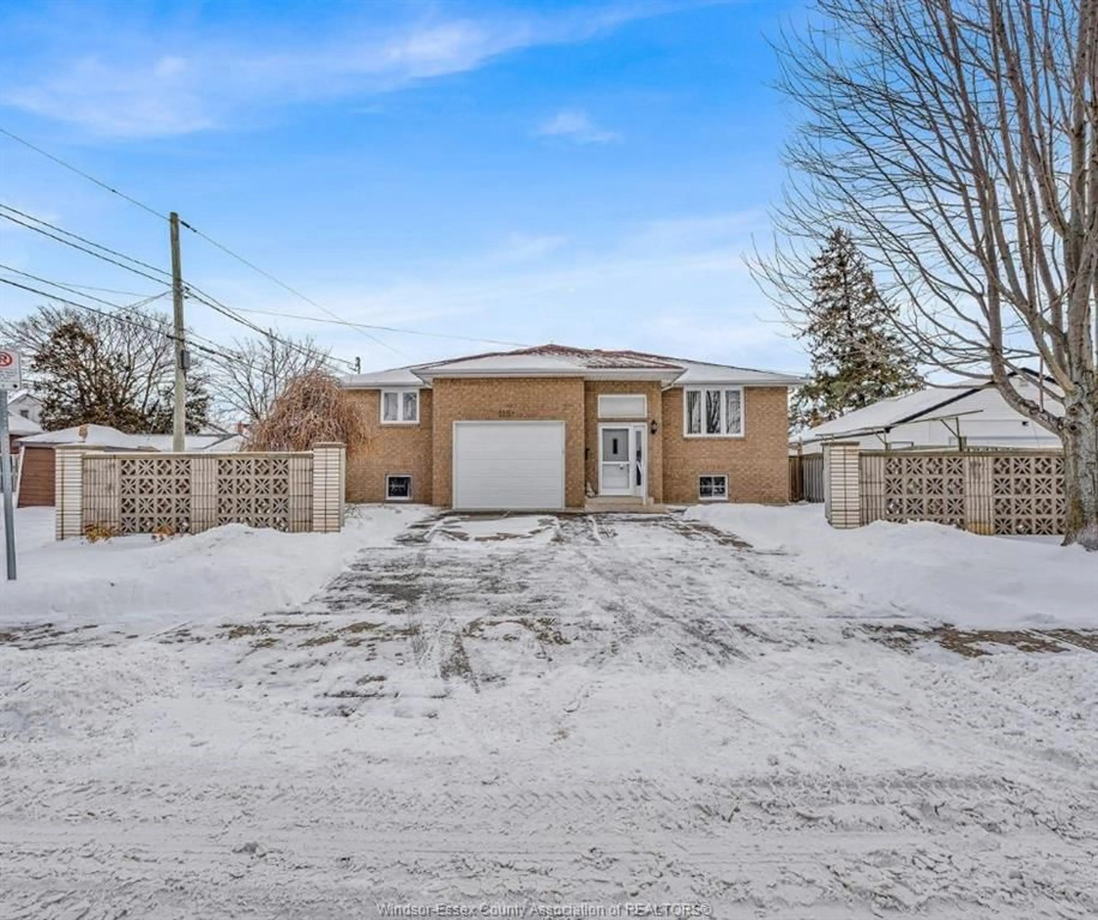 A pic from outside/outdoor area/front of a property/back of a property/a pic from drone, street for 1155 HANNA St, Windsor Ontario N8X 5B9