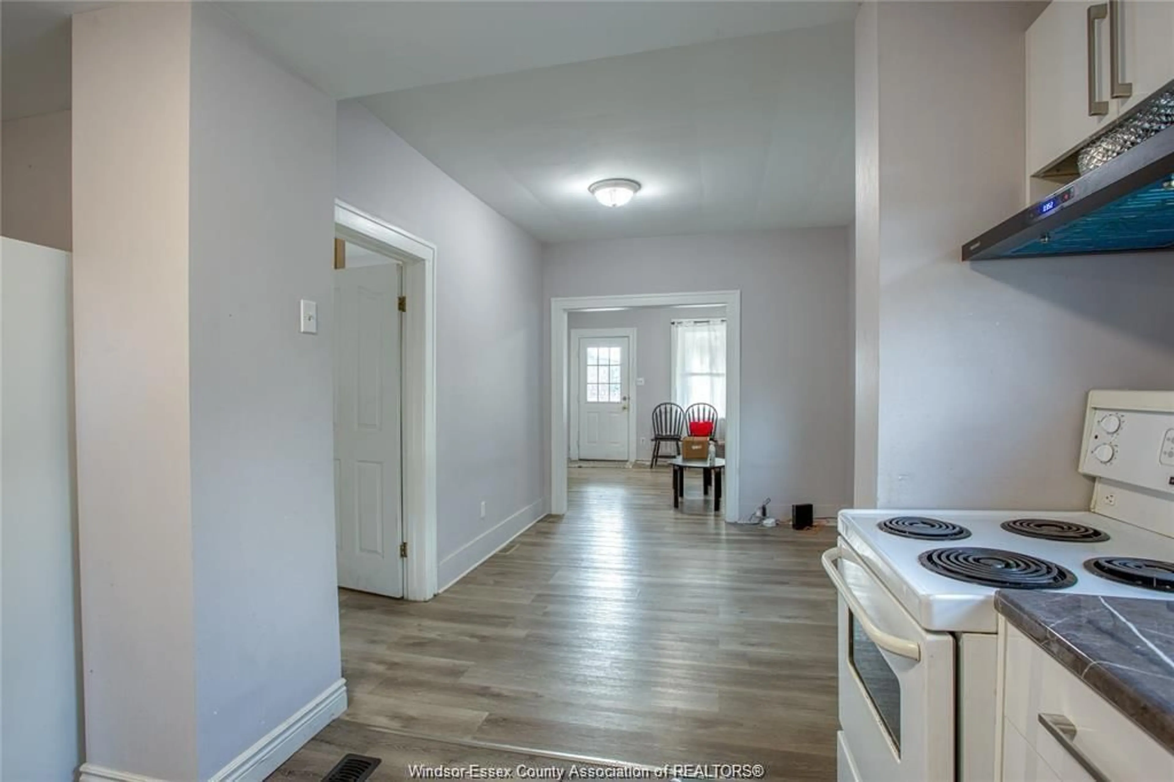 Indoor entryway for 912 MCKAY Ave, Windsor Ontario N9B 2A5