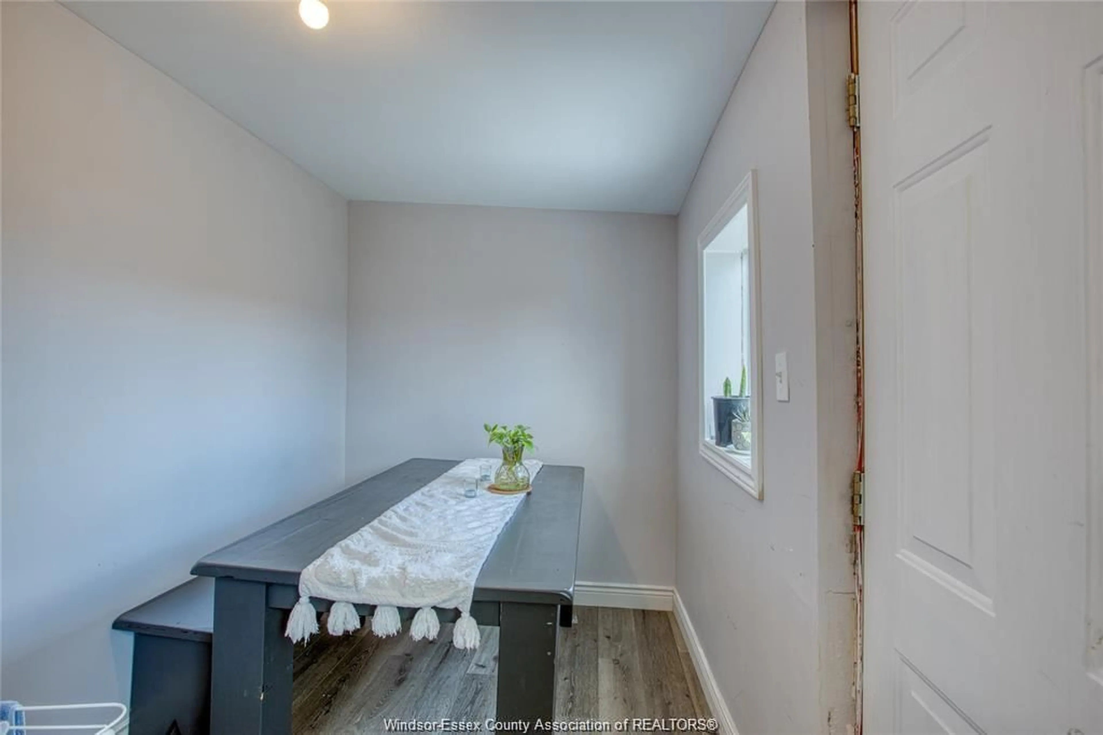 A pic of a room for 912 MCKAY Ave, Windsor Ontario N9B 2A5