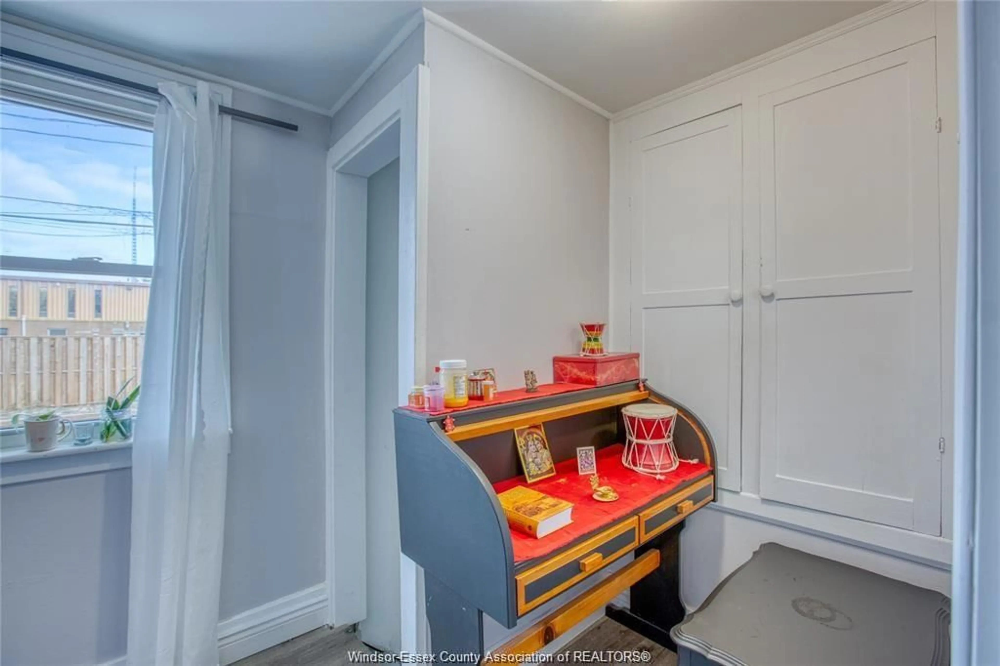 Unknown for 912 MCKAY Ave, Windsor Ontario N9B 2A5