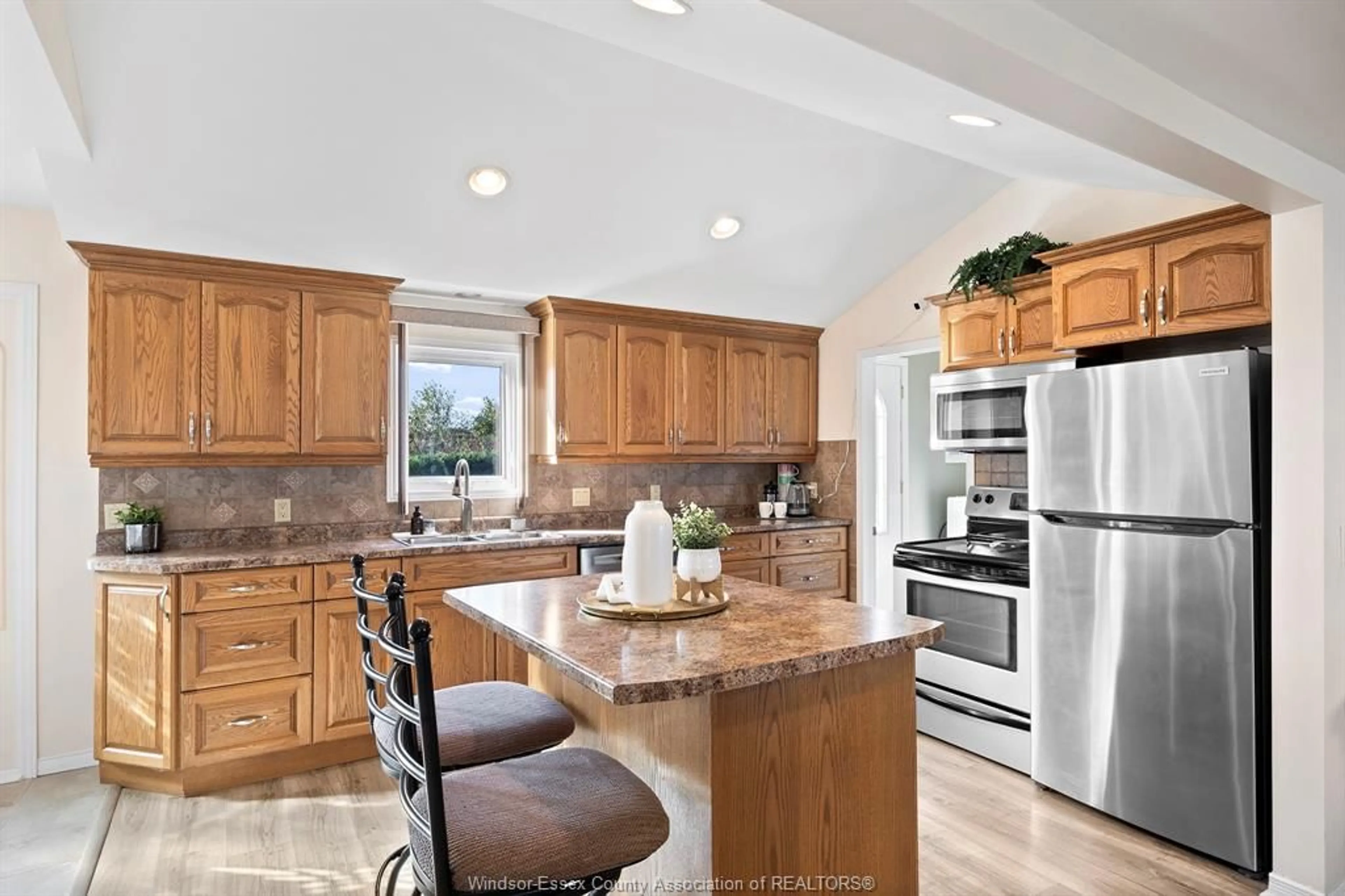 Open concept kitchen, ceramic/tile floor for 15230 COUTURE BEACH, Lakeshore Ontario N0P 2L0