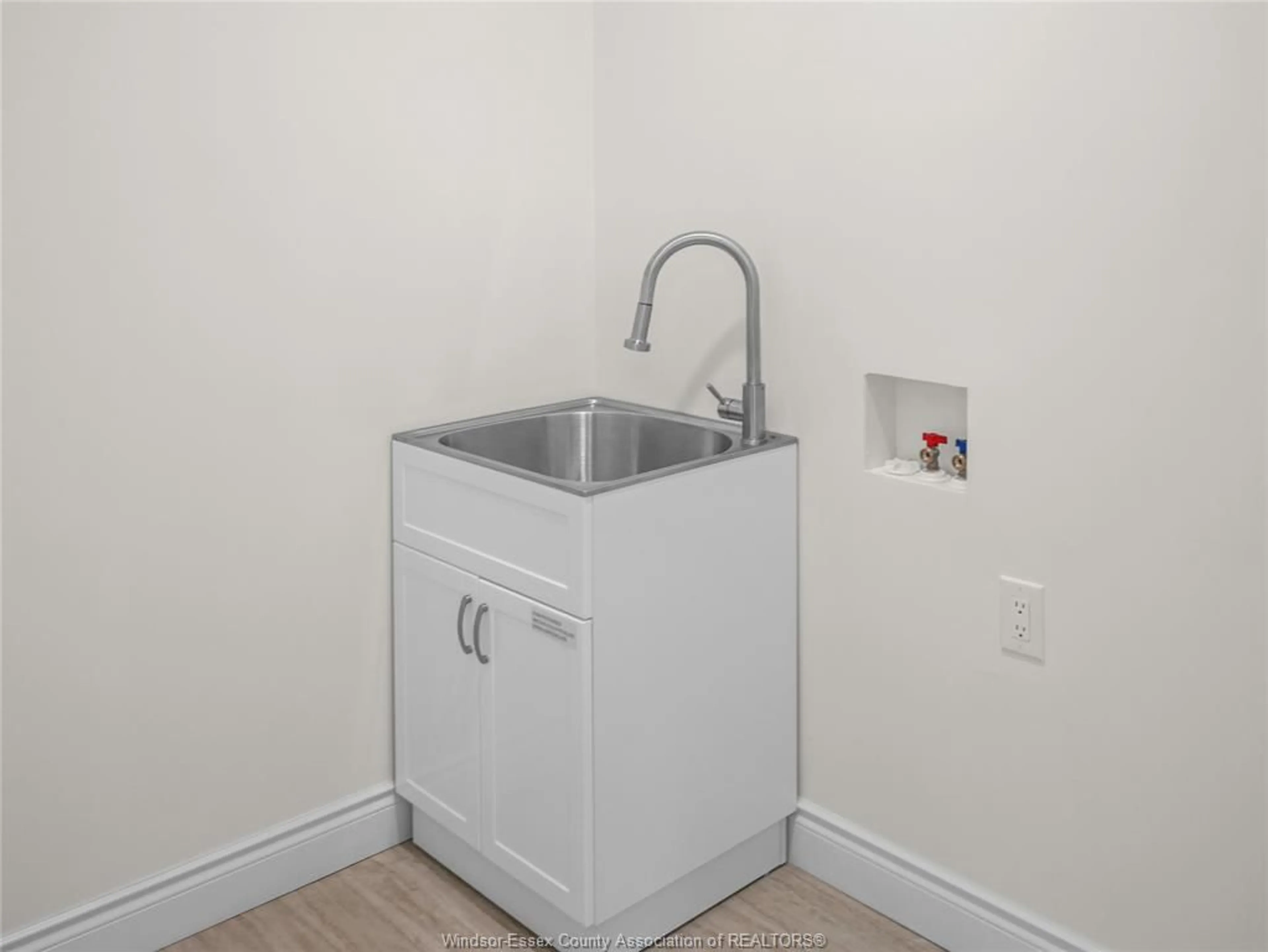 Laundry room for 220 MCLELLAN Ave, Amherstburg Ontario N9V 0H1