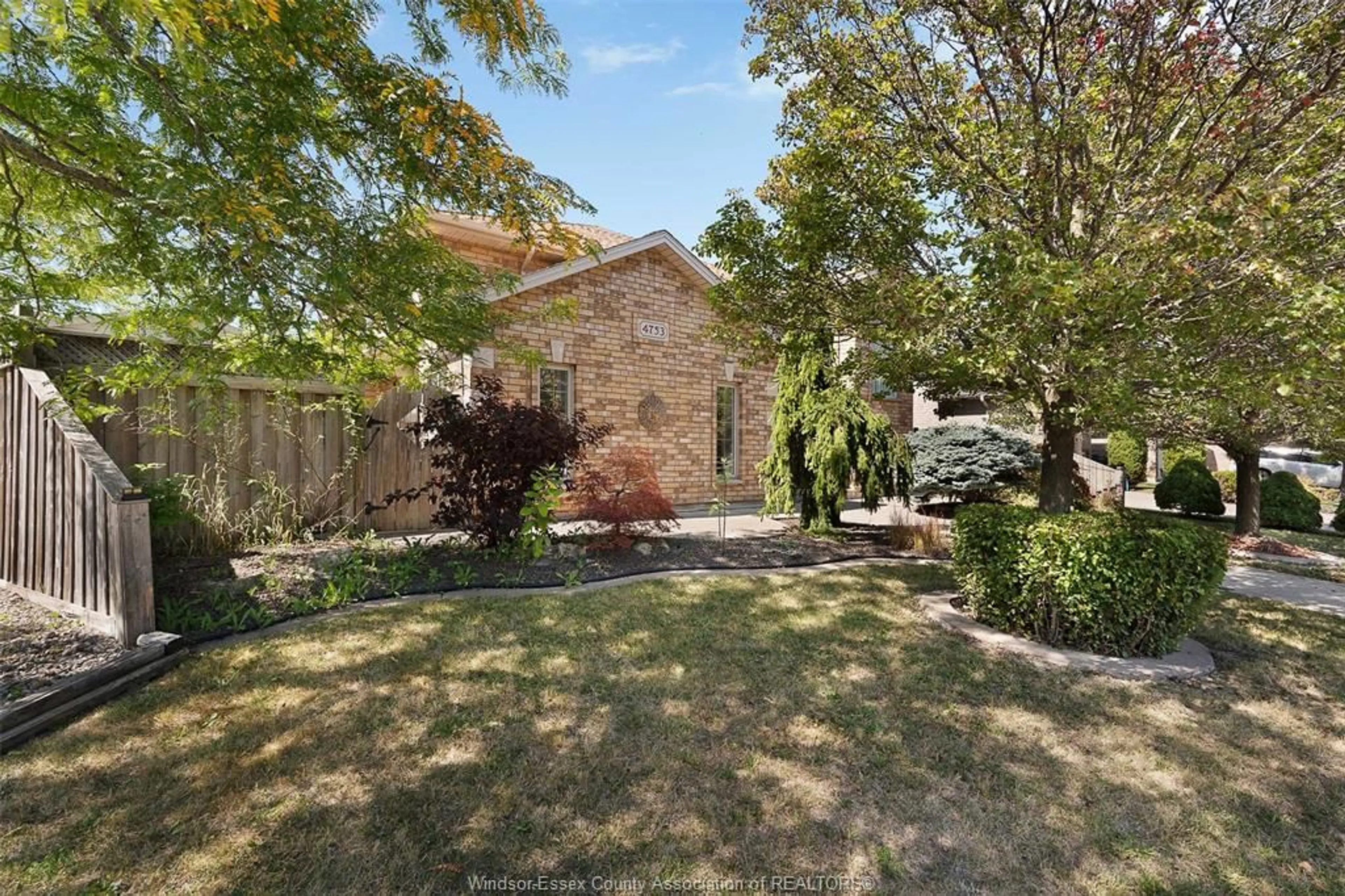 A pic from outside/outdoor area/front of a property/back of a property/a pic from drone, street for 4753 LAVENDER, Windsor Ontario N9G 3A7