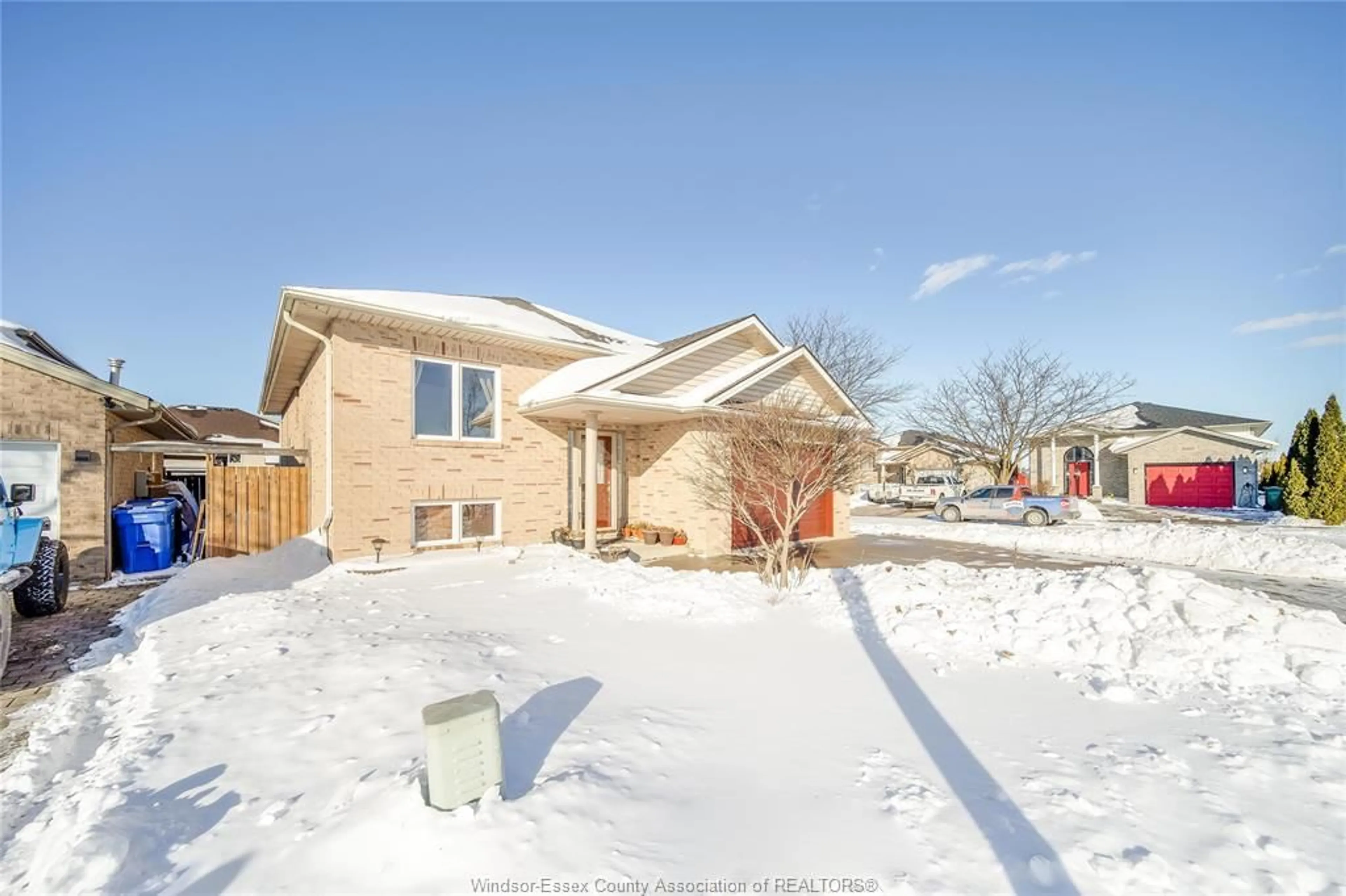 Unknown for 11184 SPRINGHOLLOW Dr, Windsor Ontario N9P 1N3