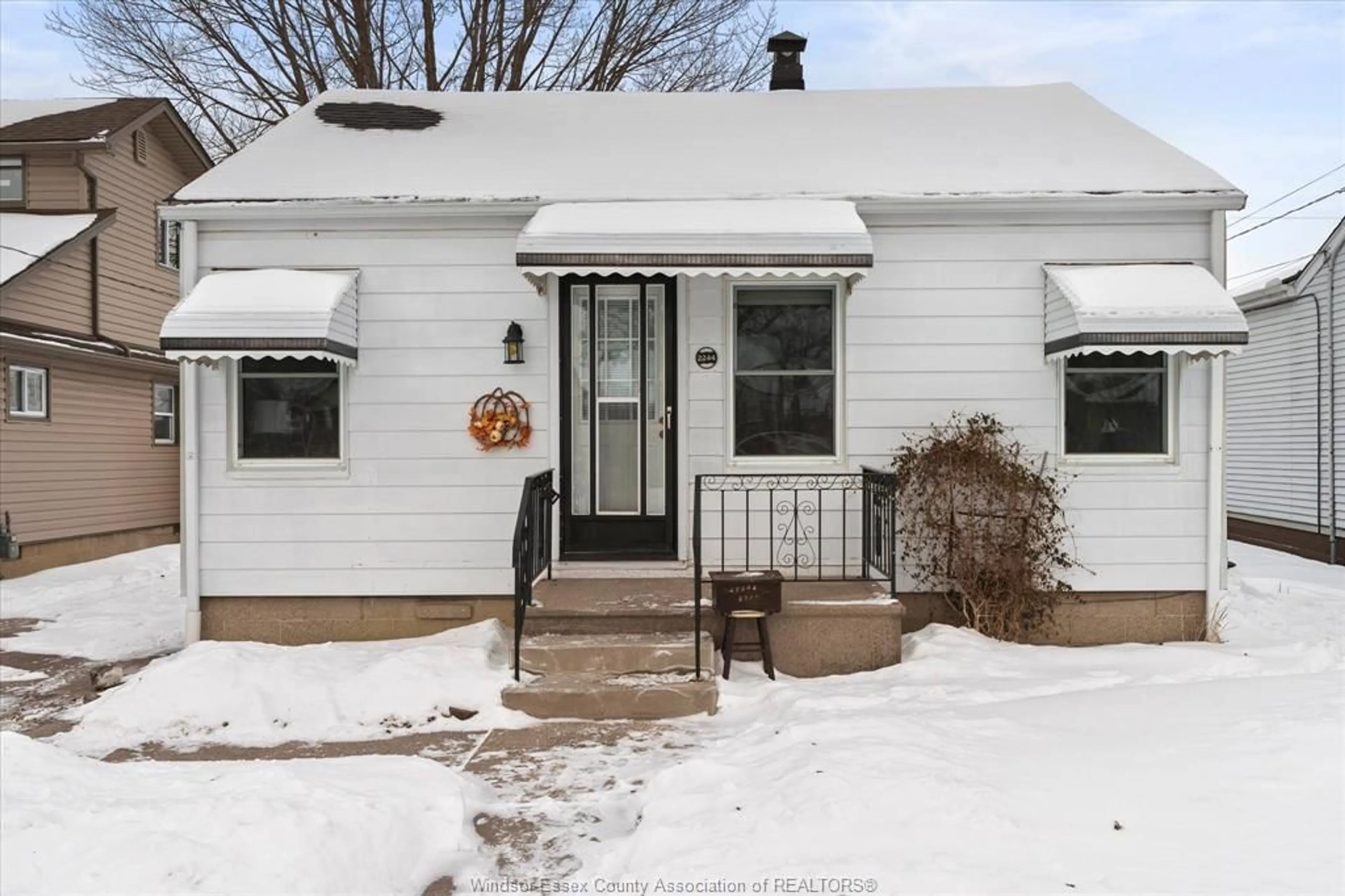 Unknown for 2244 PARENT, Windsor Ontario N8W 2E3