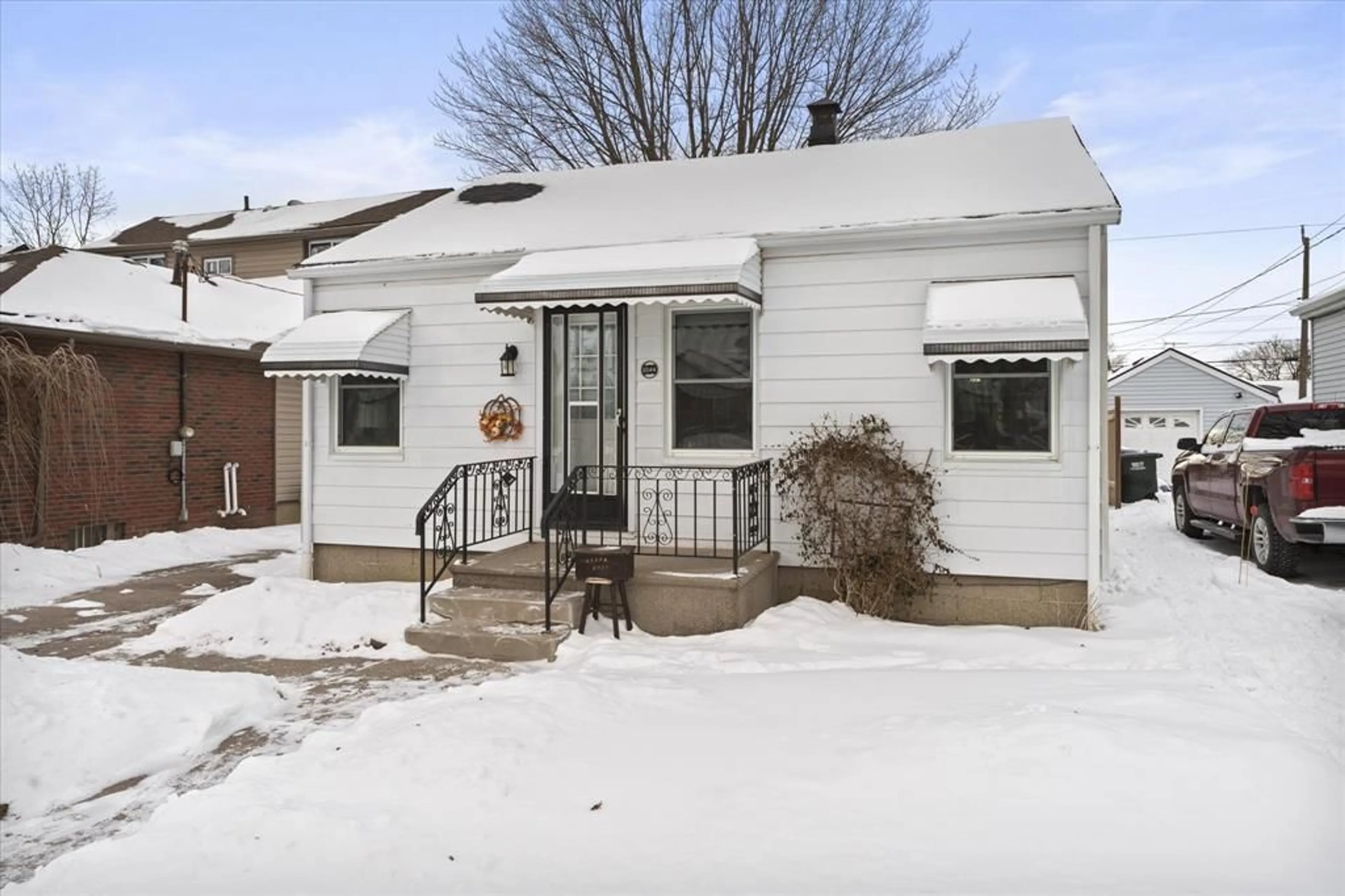 Unknown for 2244 PARENT, Windsor Ontario N8W 2E3