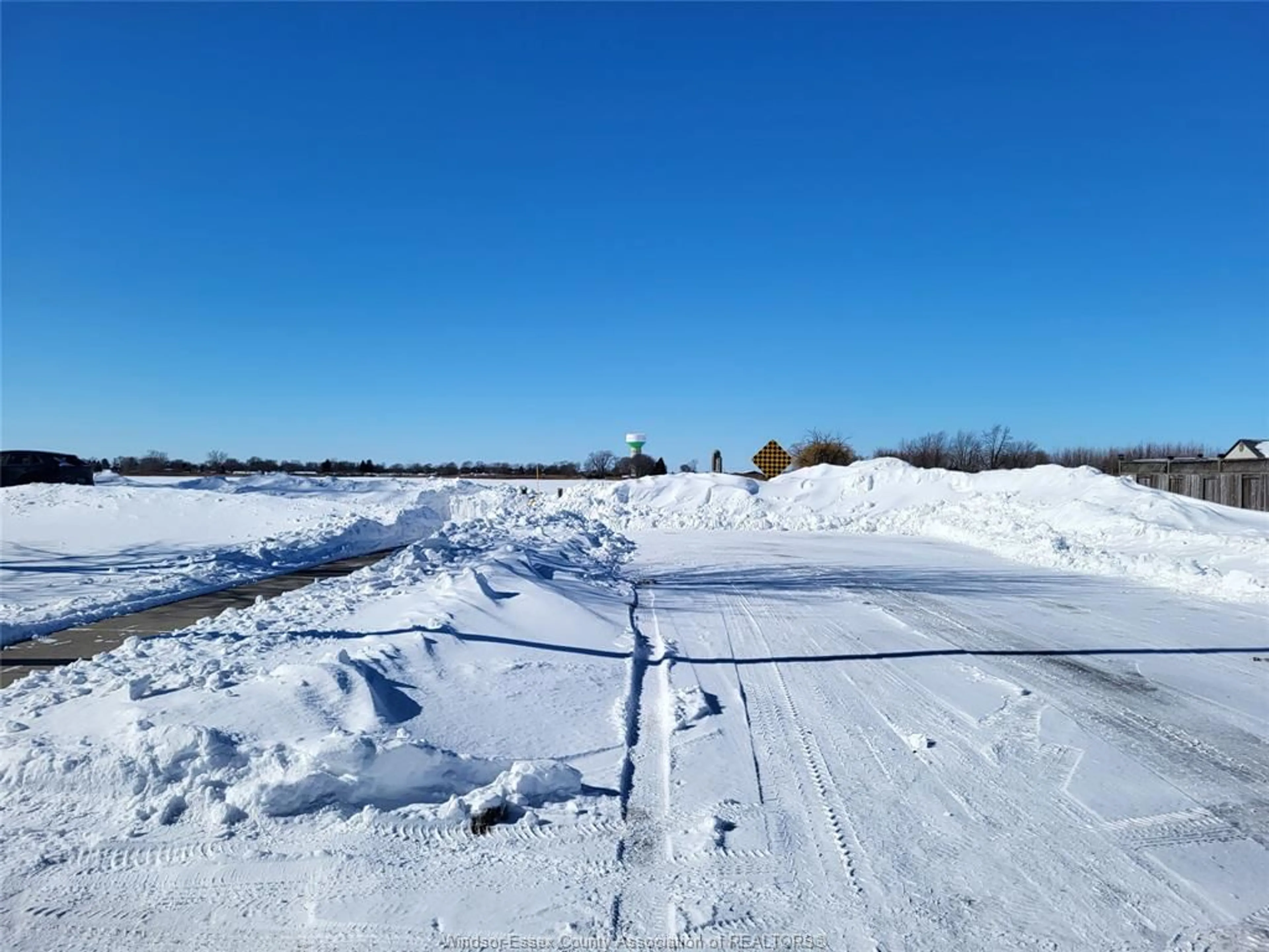 A pic from outside/outdoor area/front of a property/back of a property/a pic from drone, street for 529 DORA Dr, Wallaceburg Ontario N8A 2K2