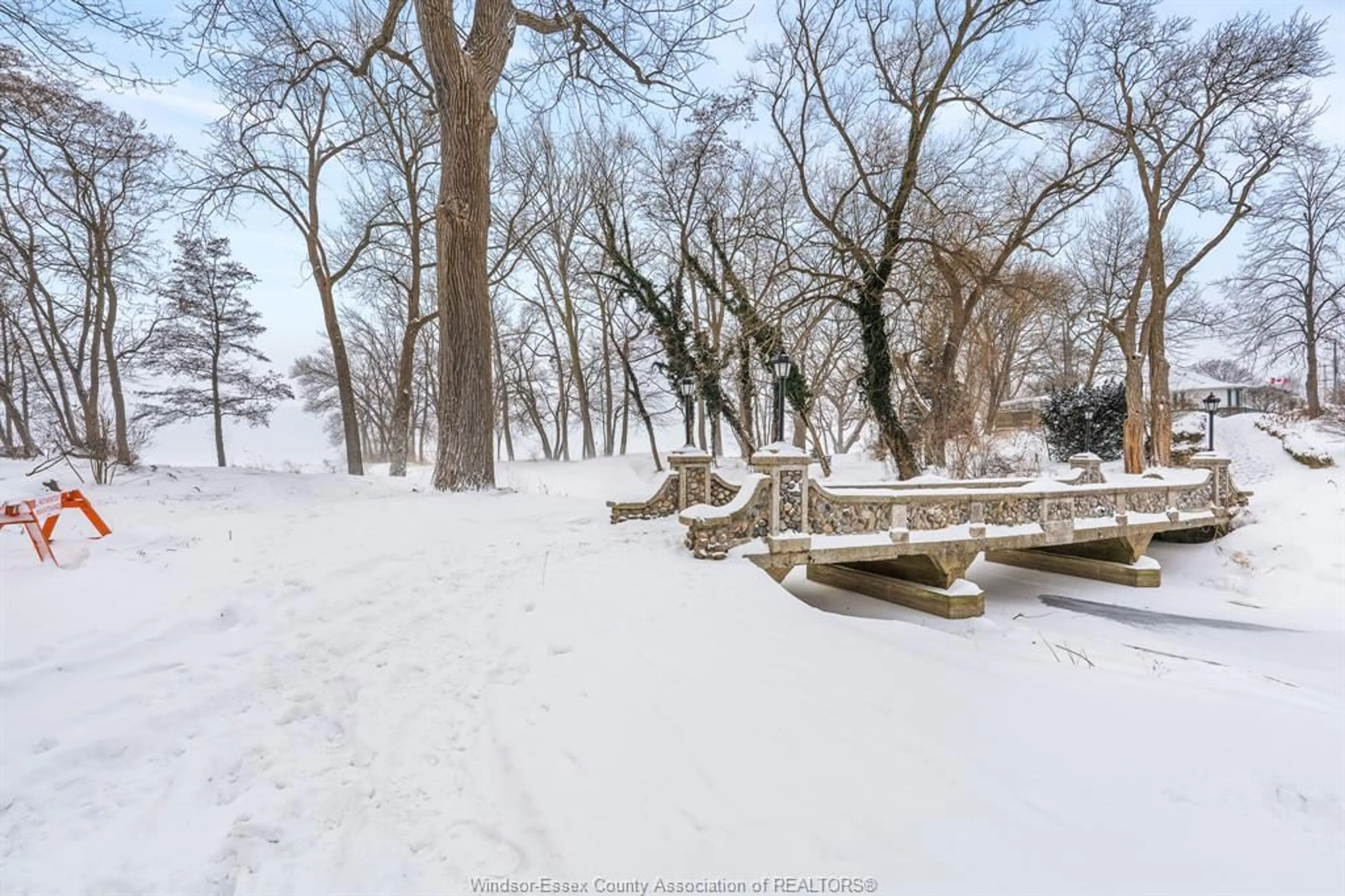 Patio, street for 12 LAKESIDE Cres, Kingsville Ontario N9Y 4C1