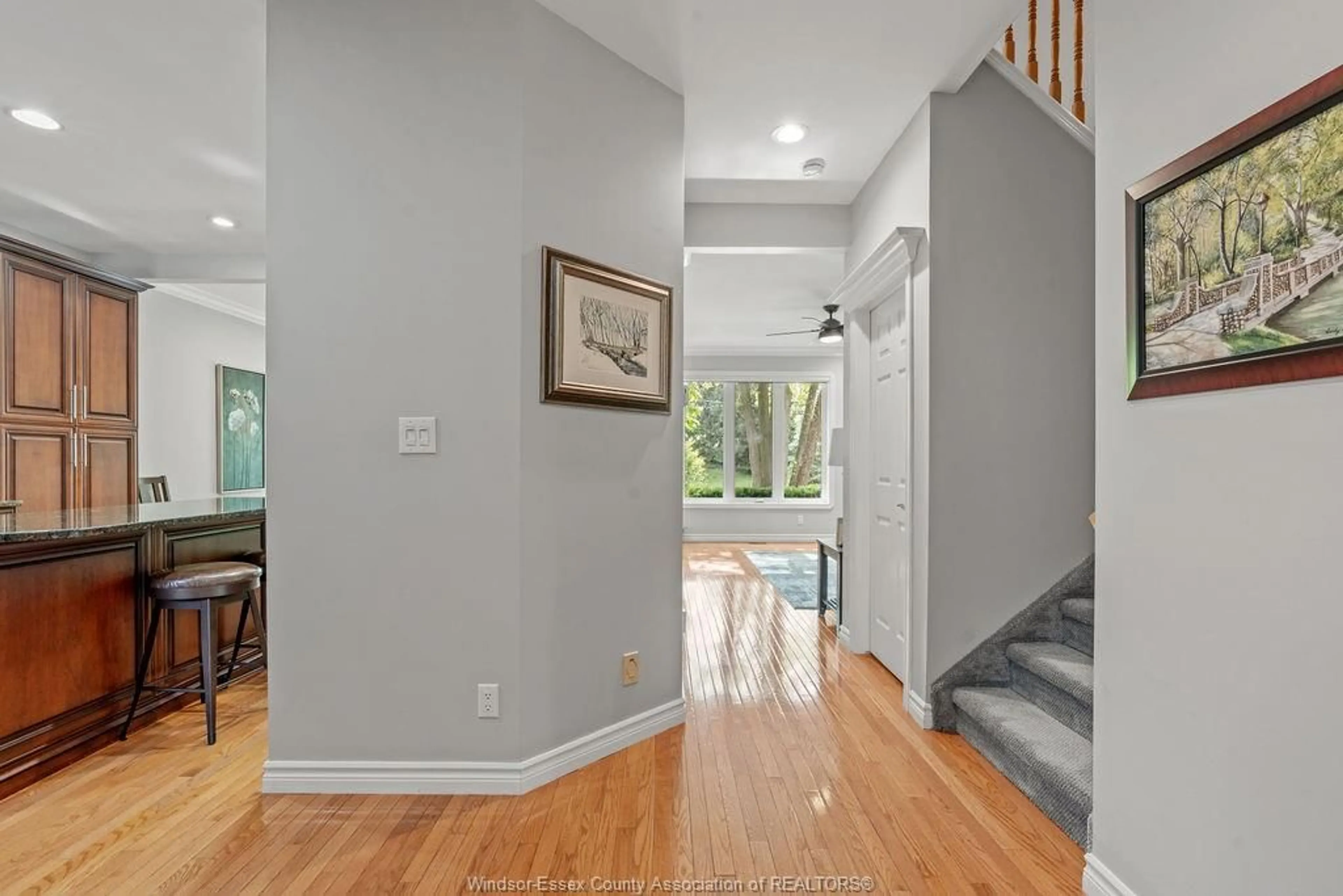 Indoor entryway for 12 LAKESIDE Cres, Kingsville Ontario N9Y 4C1