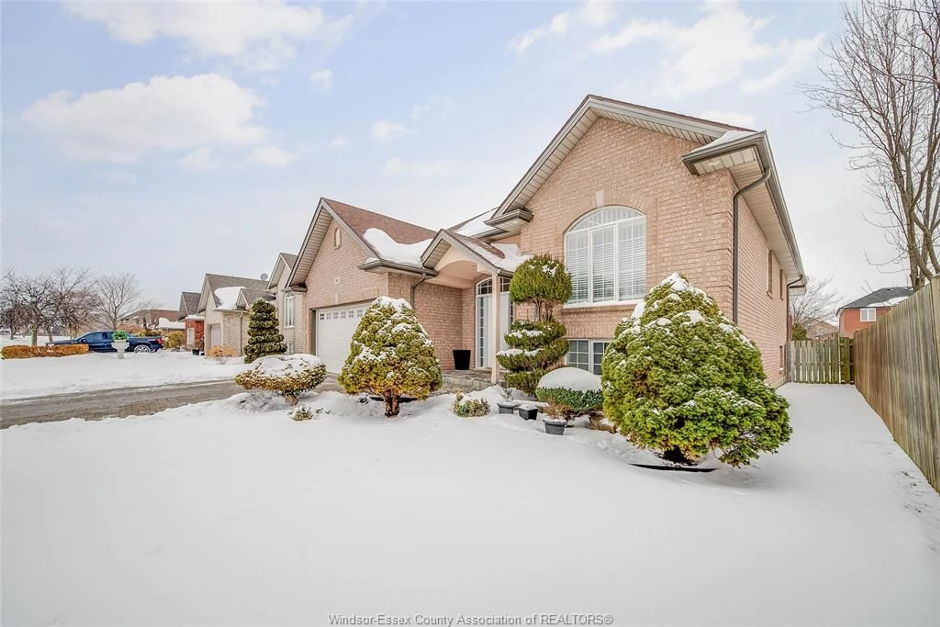 Unknown for 584 BELLAGIO Dr, Windsor Ontario N8P 1J9