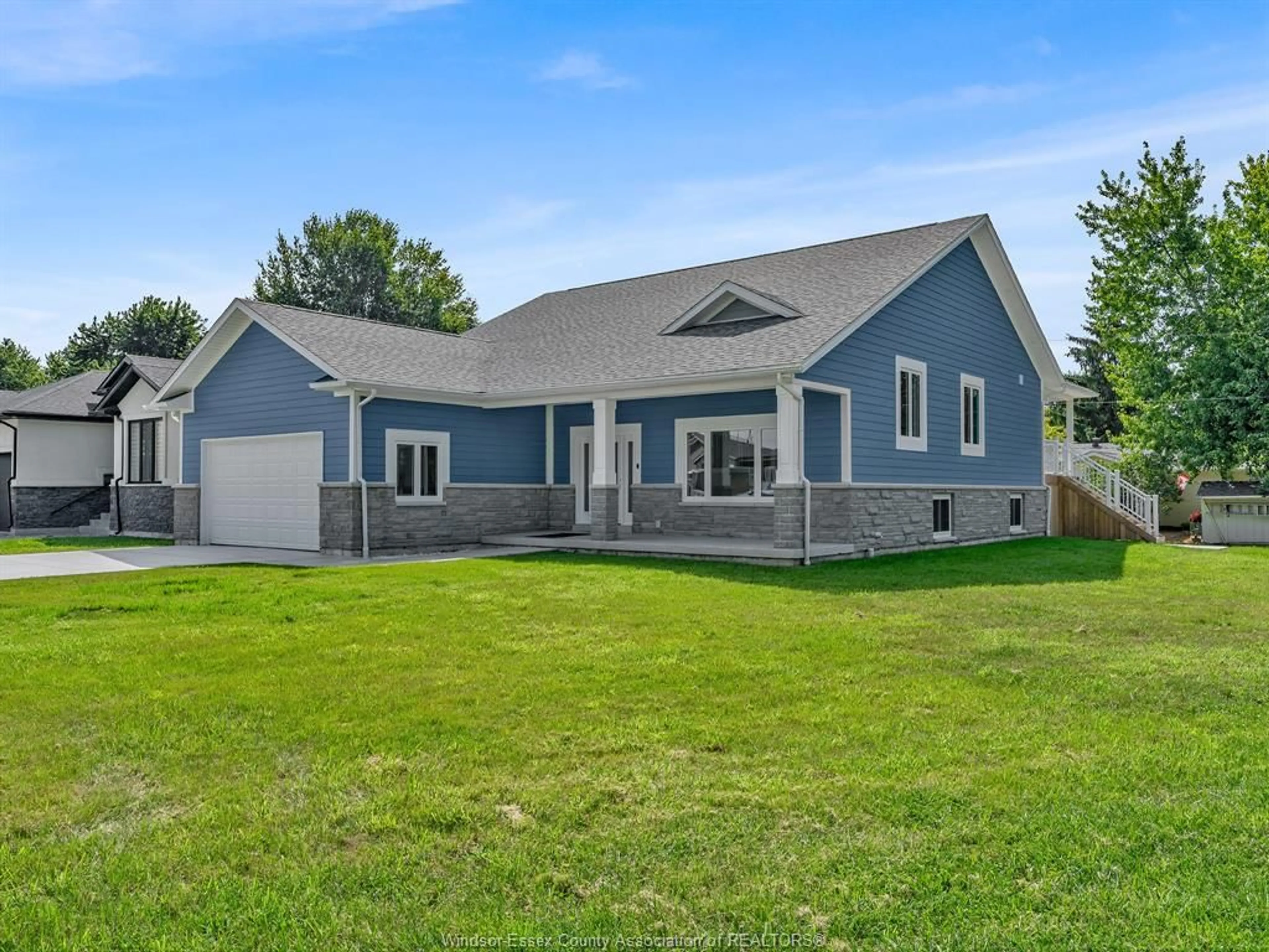 Home with vinyl exterior material, unknown for 157 GLOUCESTER Dr, Essex Ontario N0R 1G0