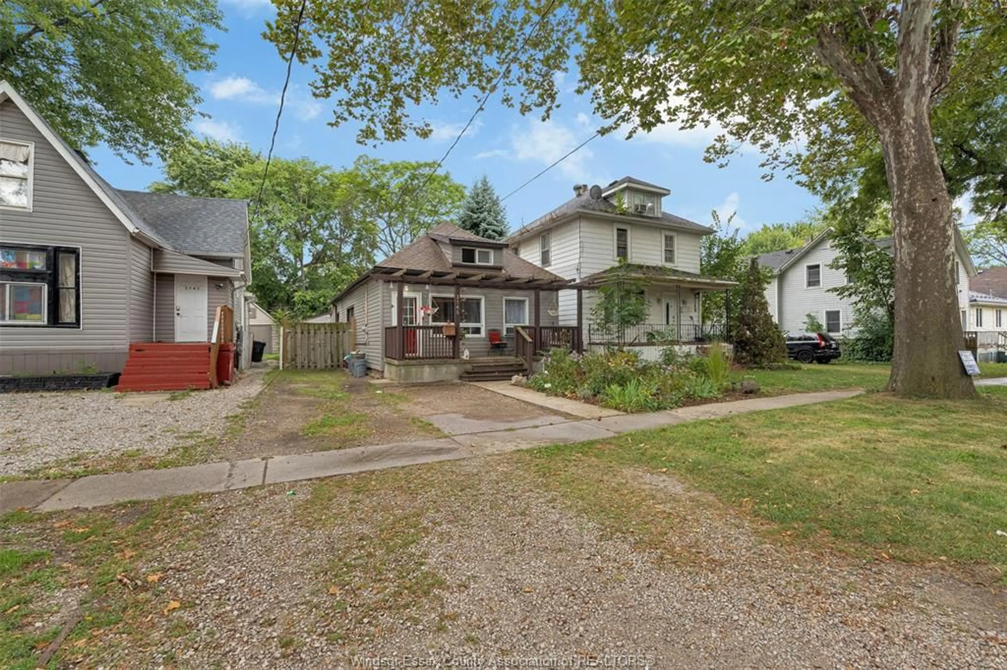A pic from outside/outdoor area/front of a property/back of a property/a pic from drone, street for 3145 DONNELLY, Windsor Ontario N9C 1M3