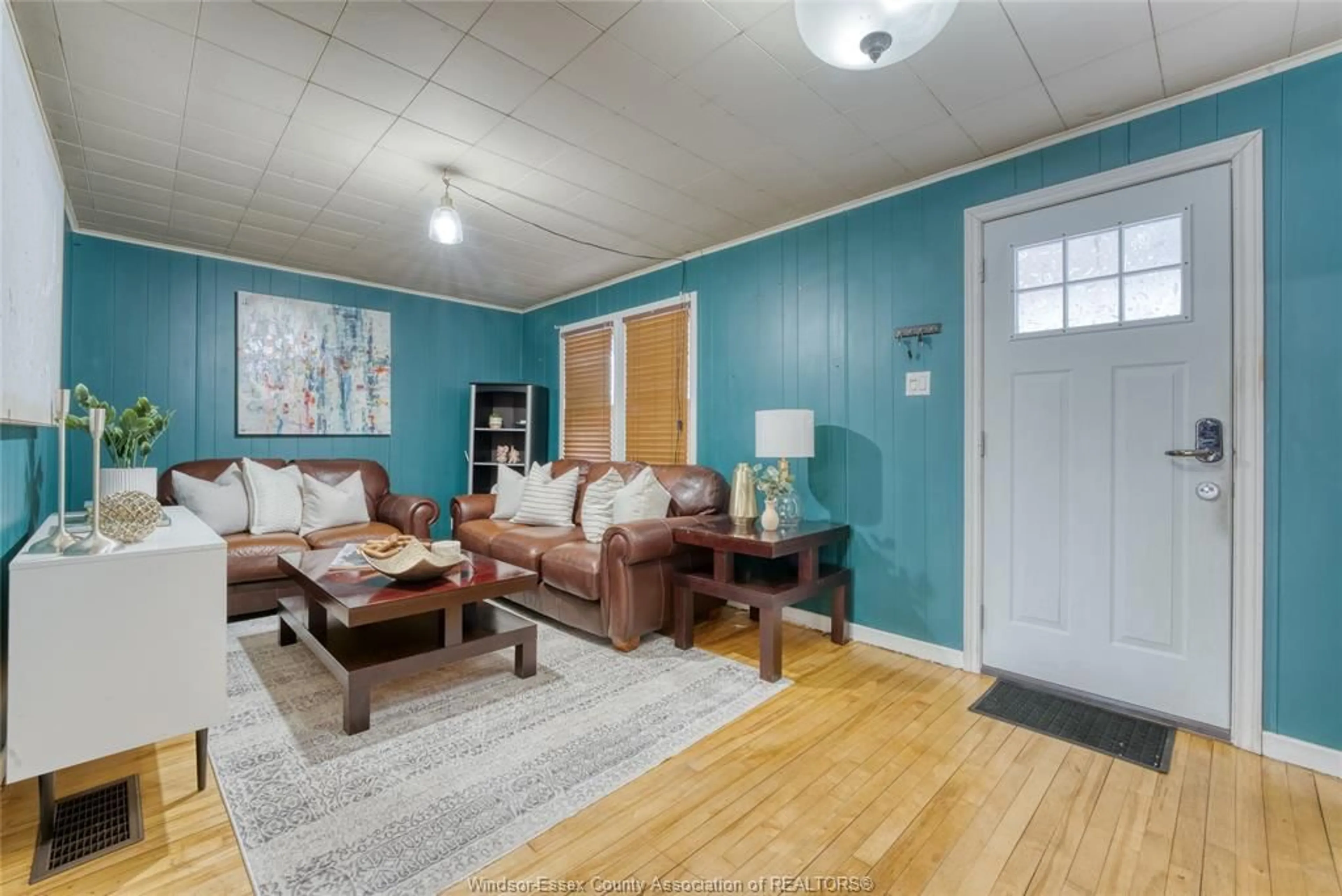 Living room with furniture, wood/laminate floor for 1581 CADILLAC St, Windsor Ontario N8Y 2C4