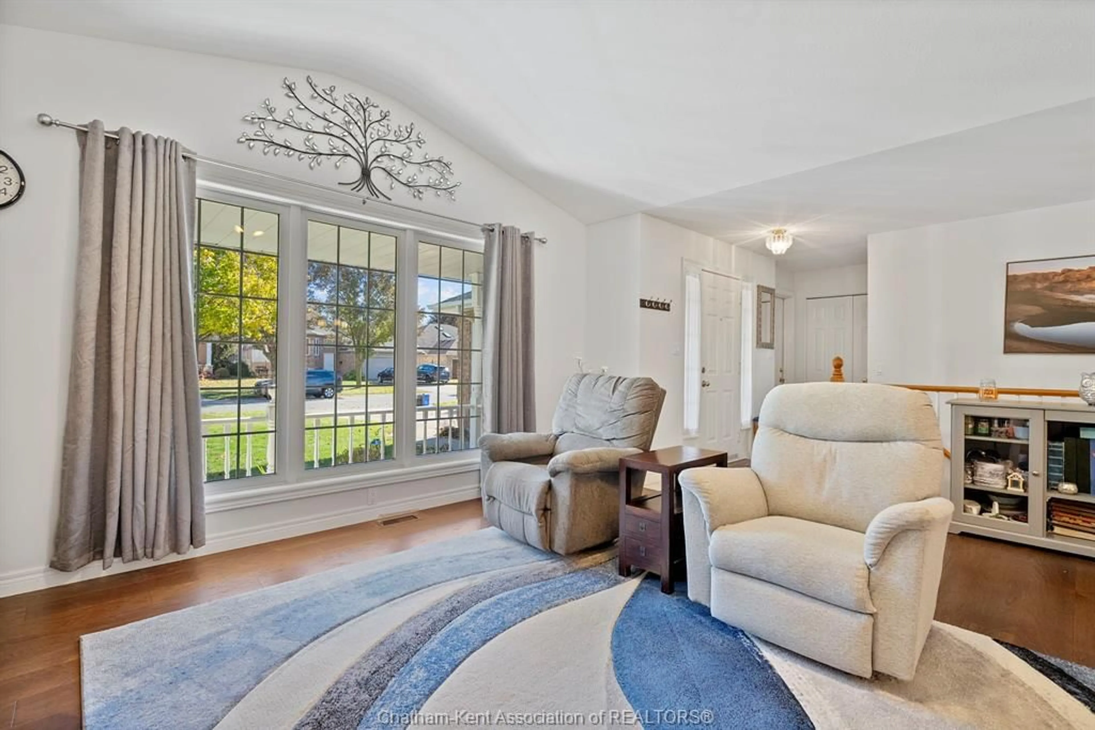 Living room with furniture, unknown for 135 Garden Path, Chatham Ontario N7L 5M3