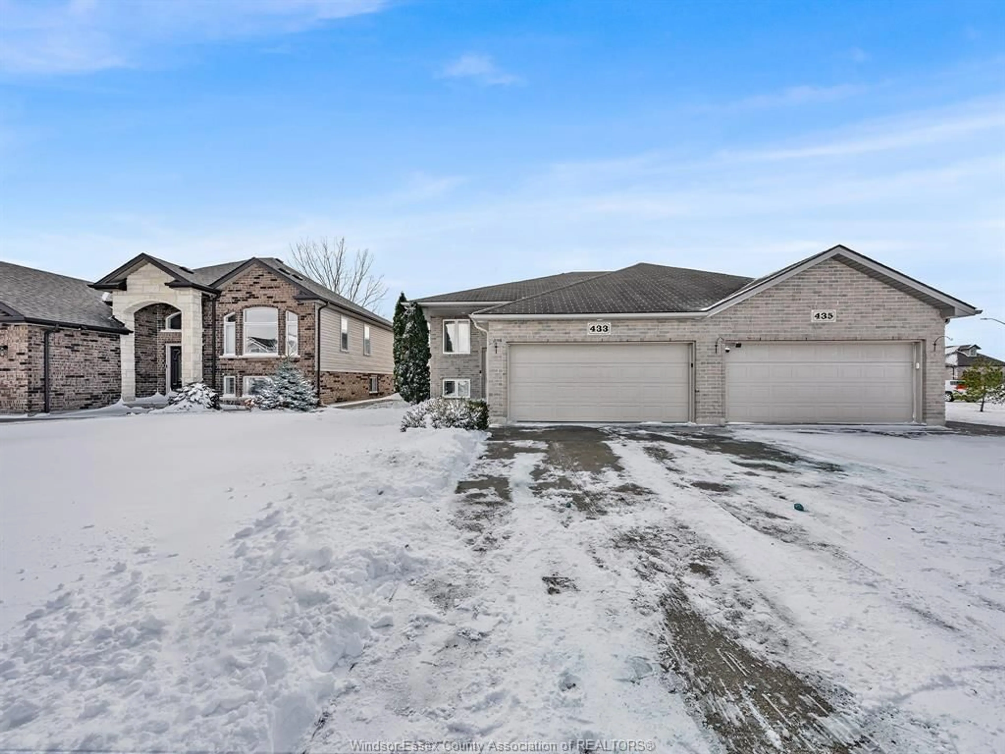 A pic from outside/outdoor area/front of a property/back of a property/a pic from drone, street for 433 ROSEWOOD, Lakeshore Ontario N0R 1A7