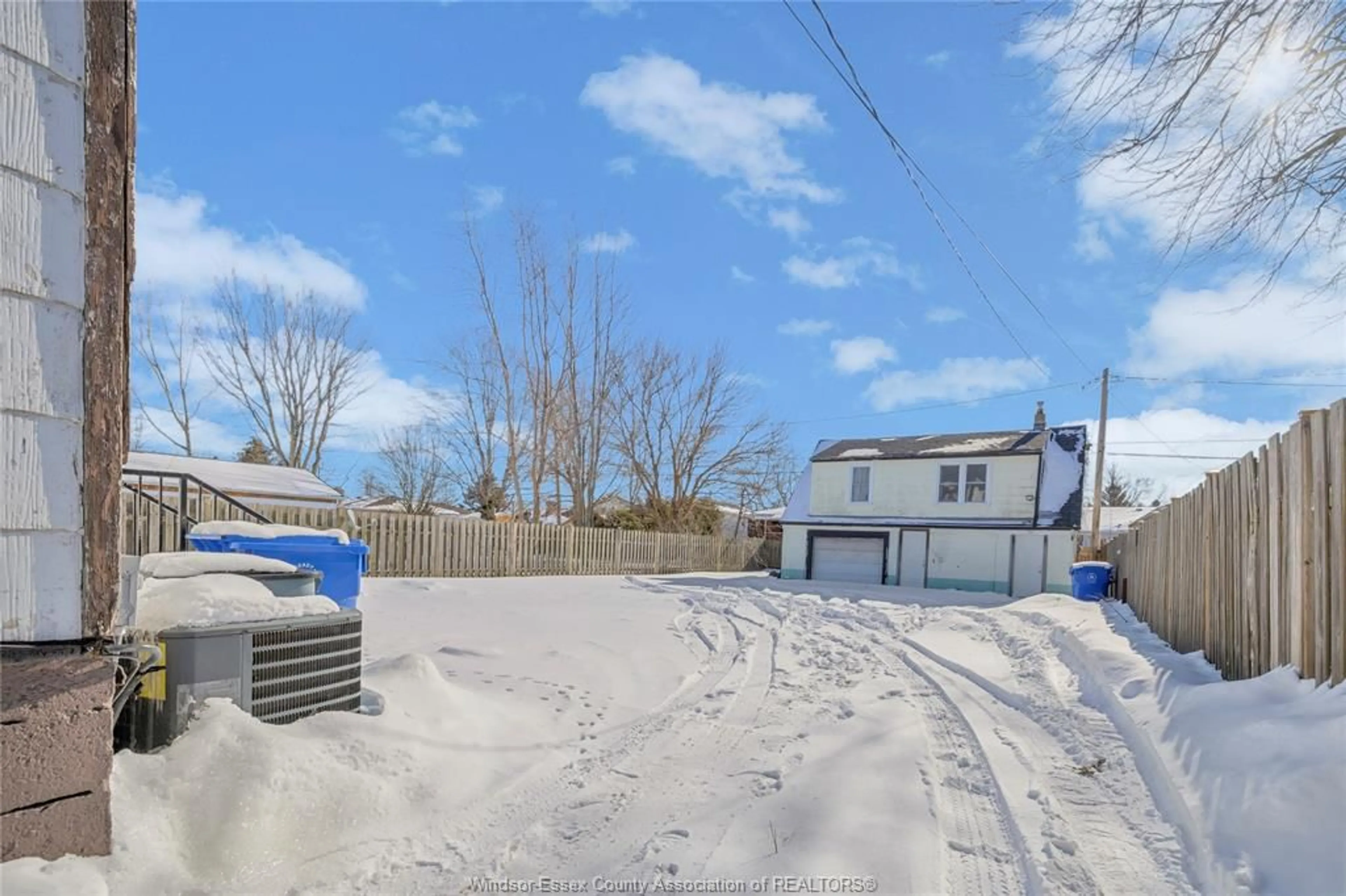 A pic from outside/outdoor area/front of a property/back of a property/a pic from drone, street for 104 MARLBOROUGH St, Leamington Ontario N8H 1X3