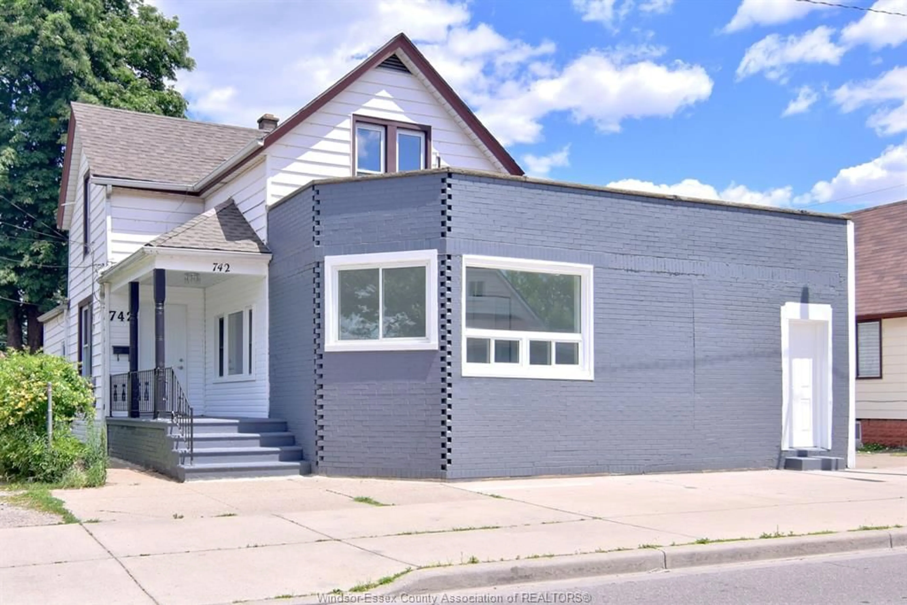 Home with vinyl exterior material, street for 742 PARENT #MAIN, Windsor Ontario N9A 2C7