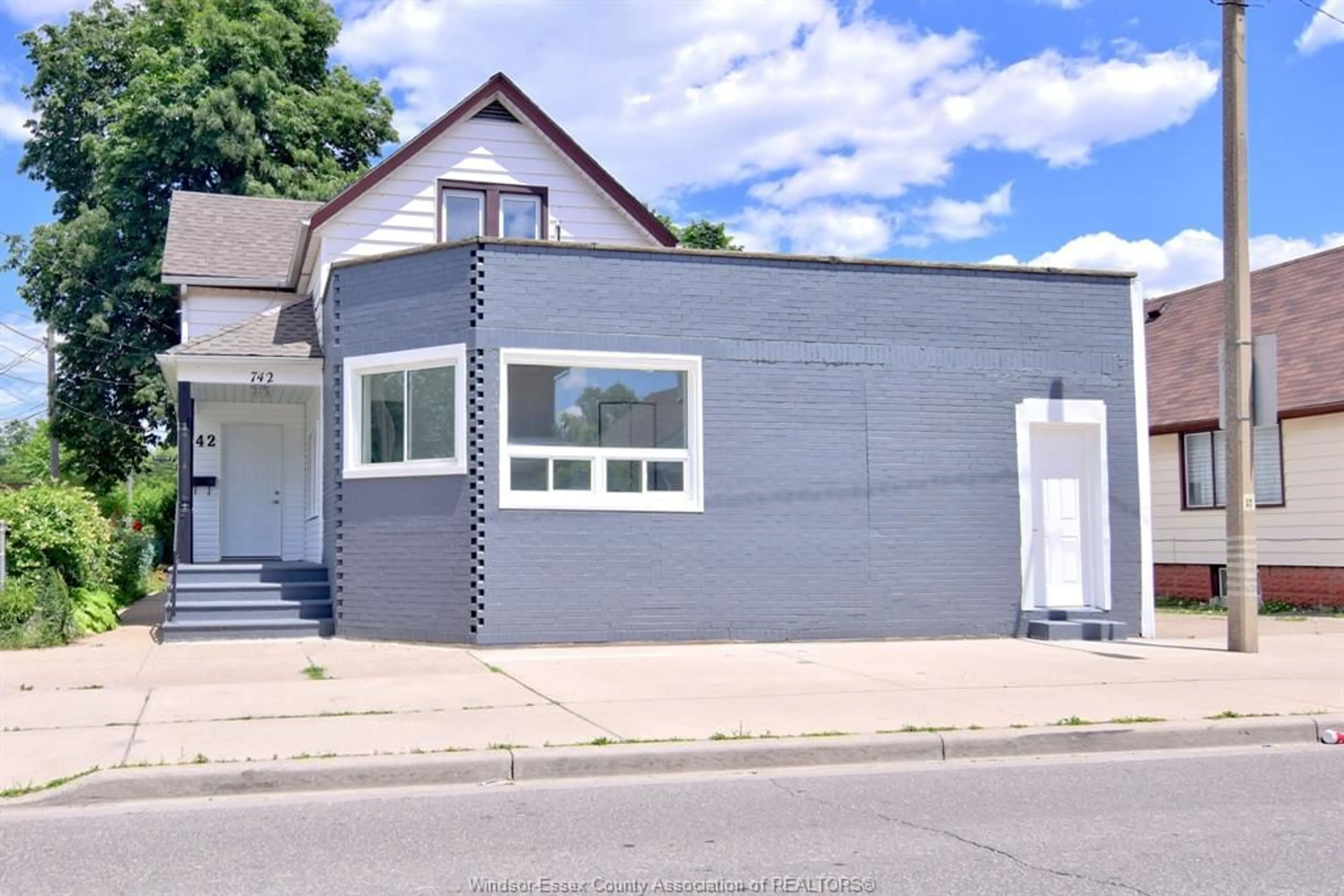 Unknown for 742 PARENT #MAIN, Windsor Ontario N9A 2C7