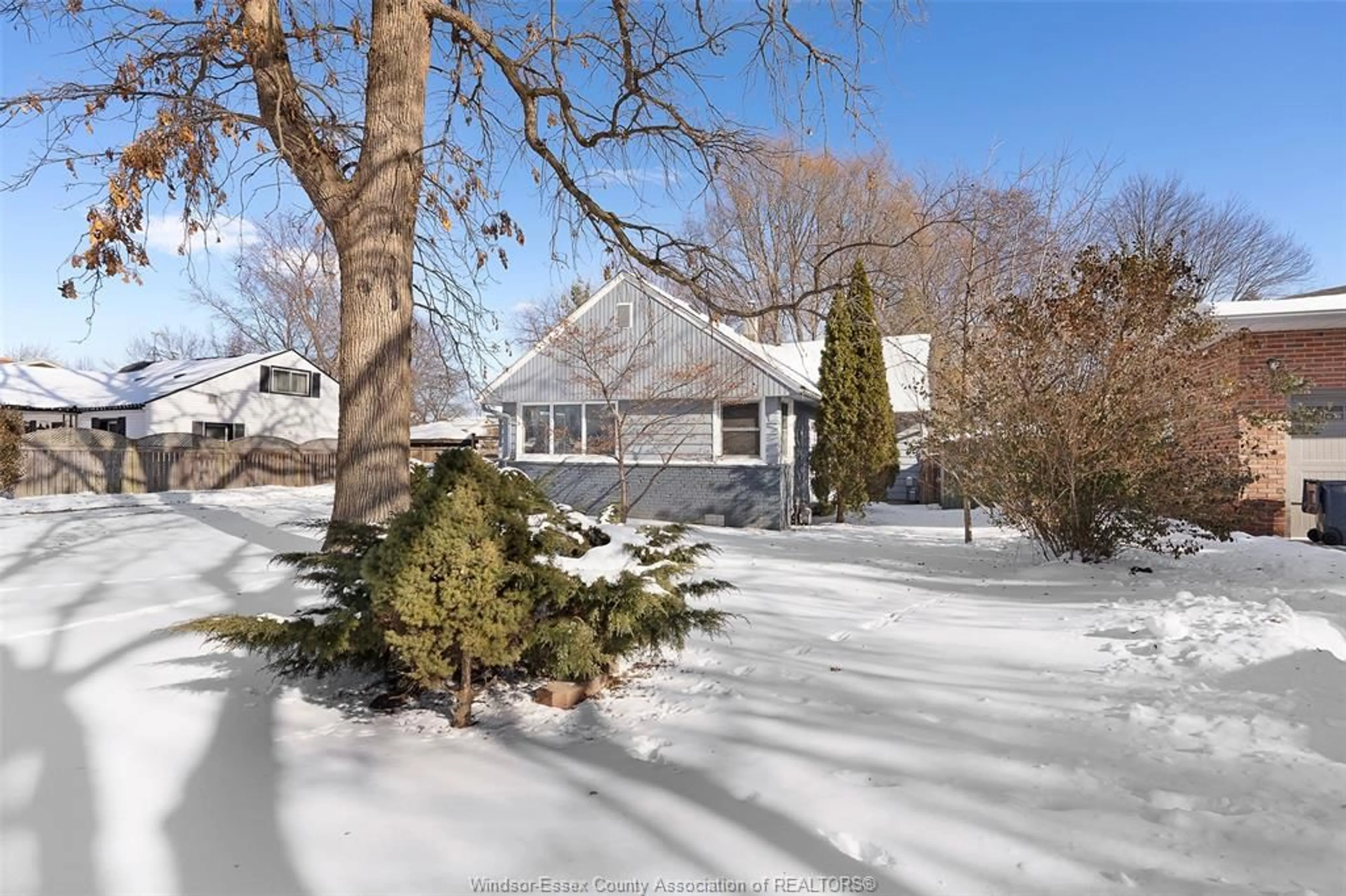 A pic from outside/outdoor area/front of a property/back of a property/a pic from drone, street for 156 EDGEWATER, Tecumseh Ontario N8N 2H1