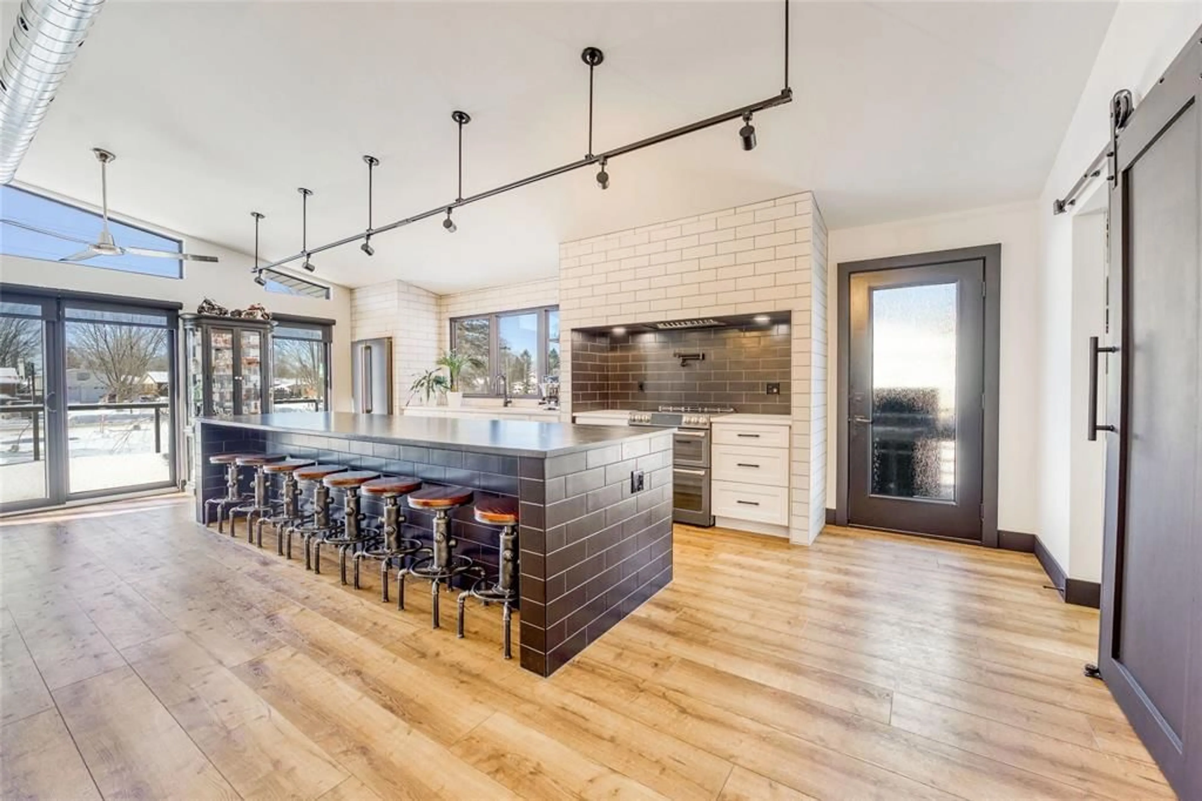 Open concept kitchen, unknown for 747 Broadway St, Plympton-Wyoming Ontario N0N 1T0