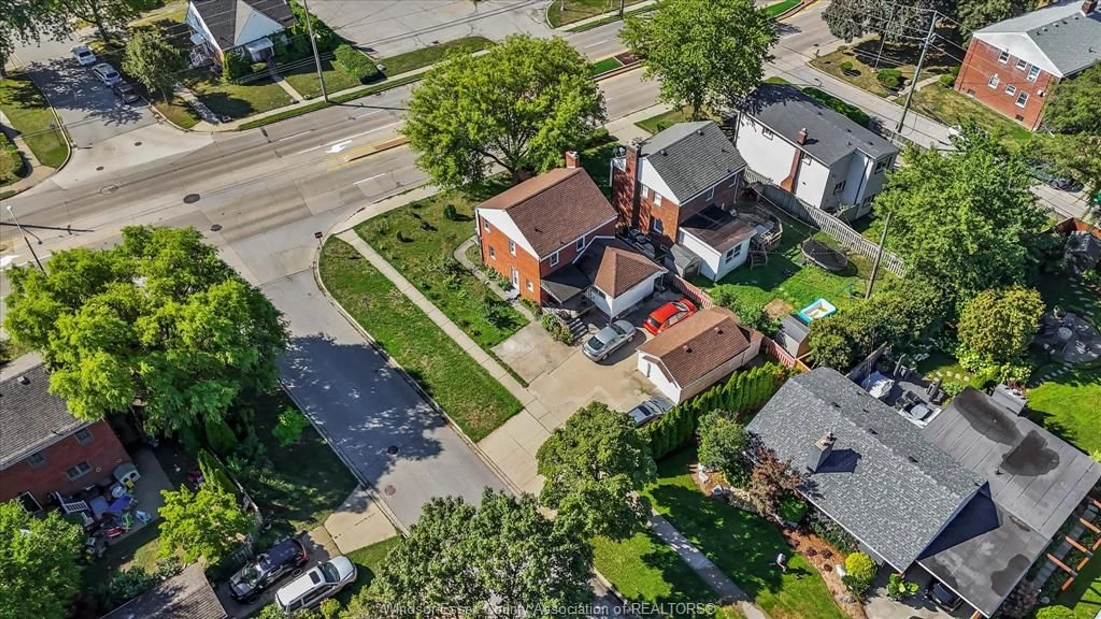 A pic from outside/outdoor area/front of a property/back of a property/a pic from drone, street for 5188 WYANDOTTE, Windsor Ontario N8S 1L2