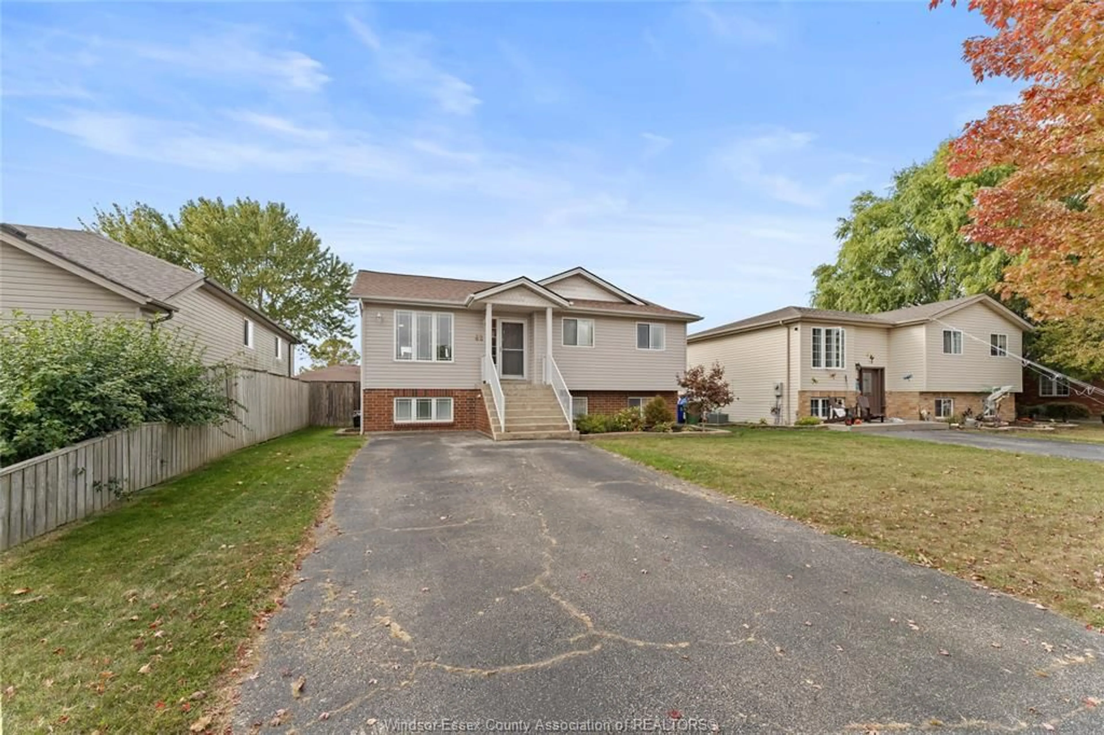 A pic from outside/outdoor area/front of a property/back of a property/a pic from drone, street for 62 BRATT Dr, Amherstburg Ontario N9V 4A2