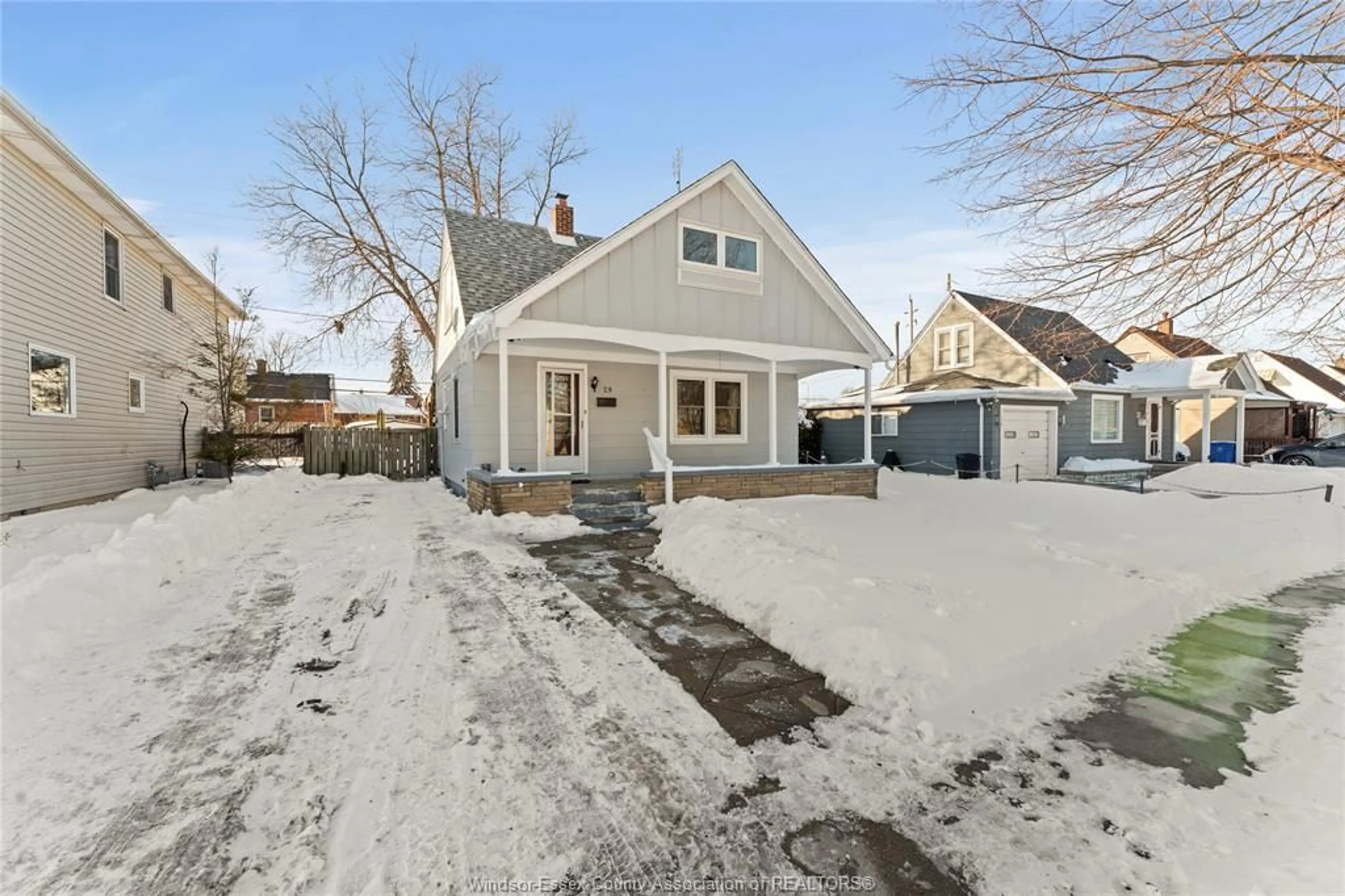A pic from outside/outdoor area/front of a property/back of a property/a pic from drone, street for 29 Whitwam Ave, Leamington Ontario N8H 2P5