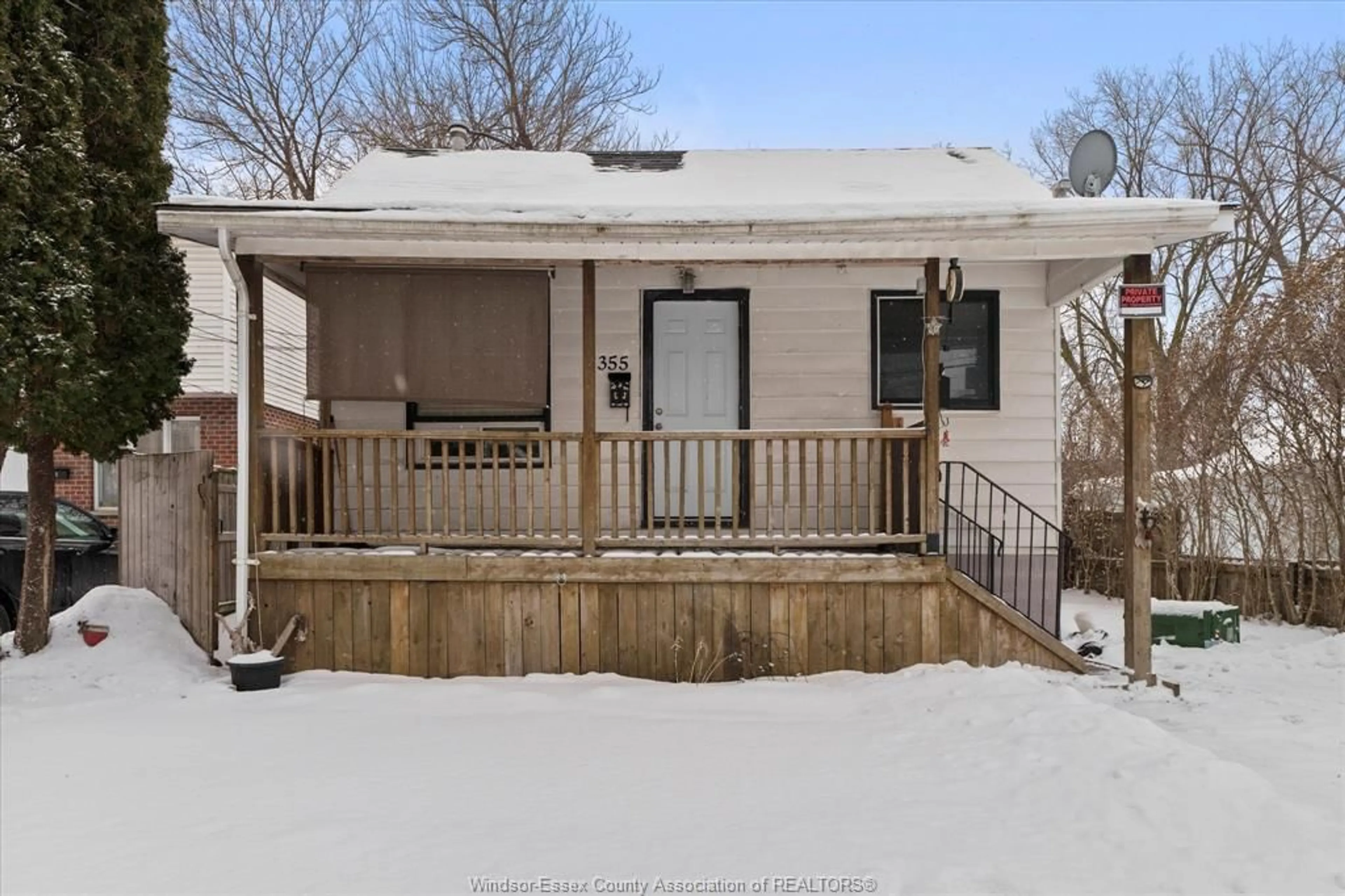 Unknown for 355 SOUTH St, Windsor Ontario N9C 2W4