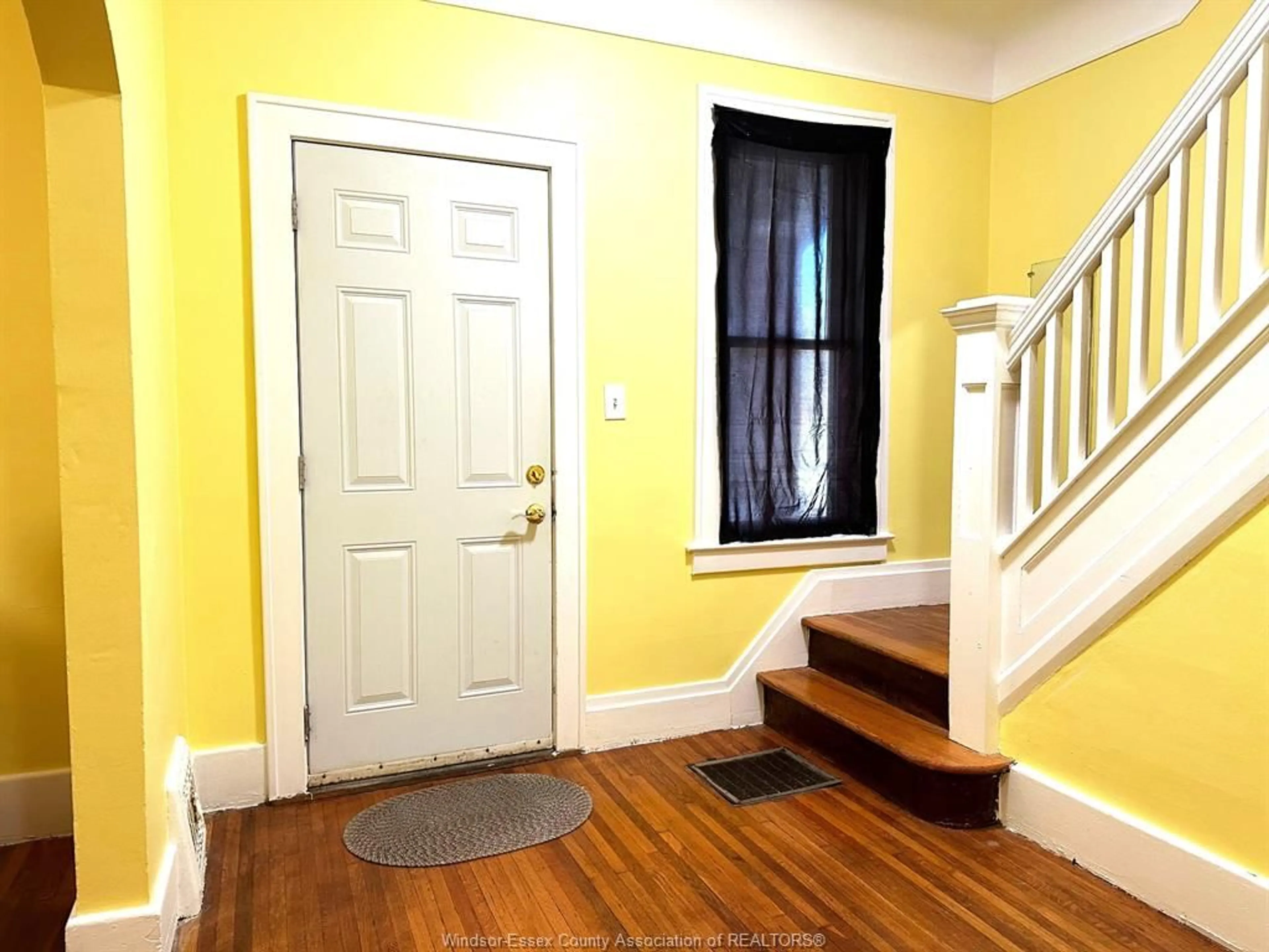 Indoor entryway for 726 PARTINGTON, Windsor Ontario N9B 2N7