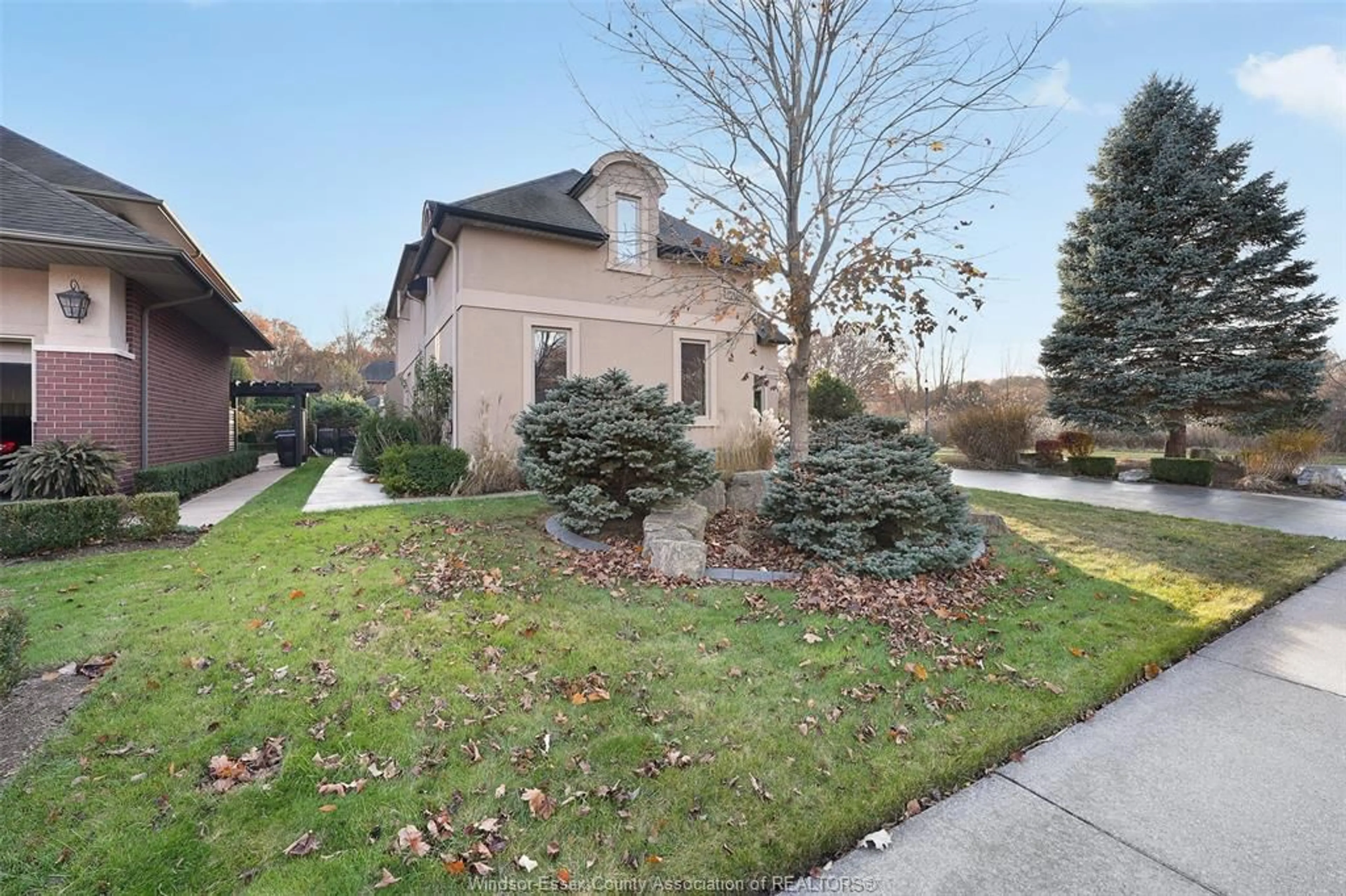 Unknown for 1215 LYONS, LaSalle Ontario N9J 3Y6